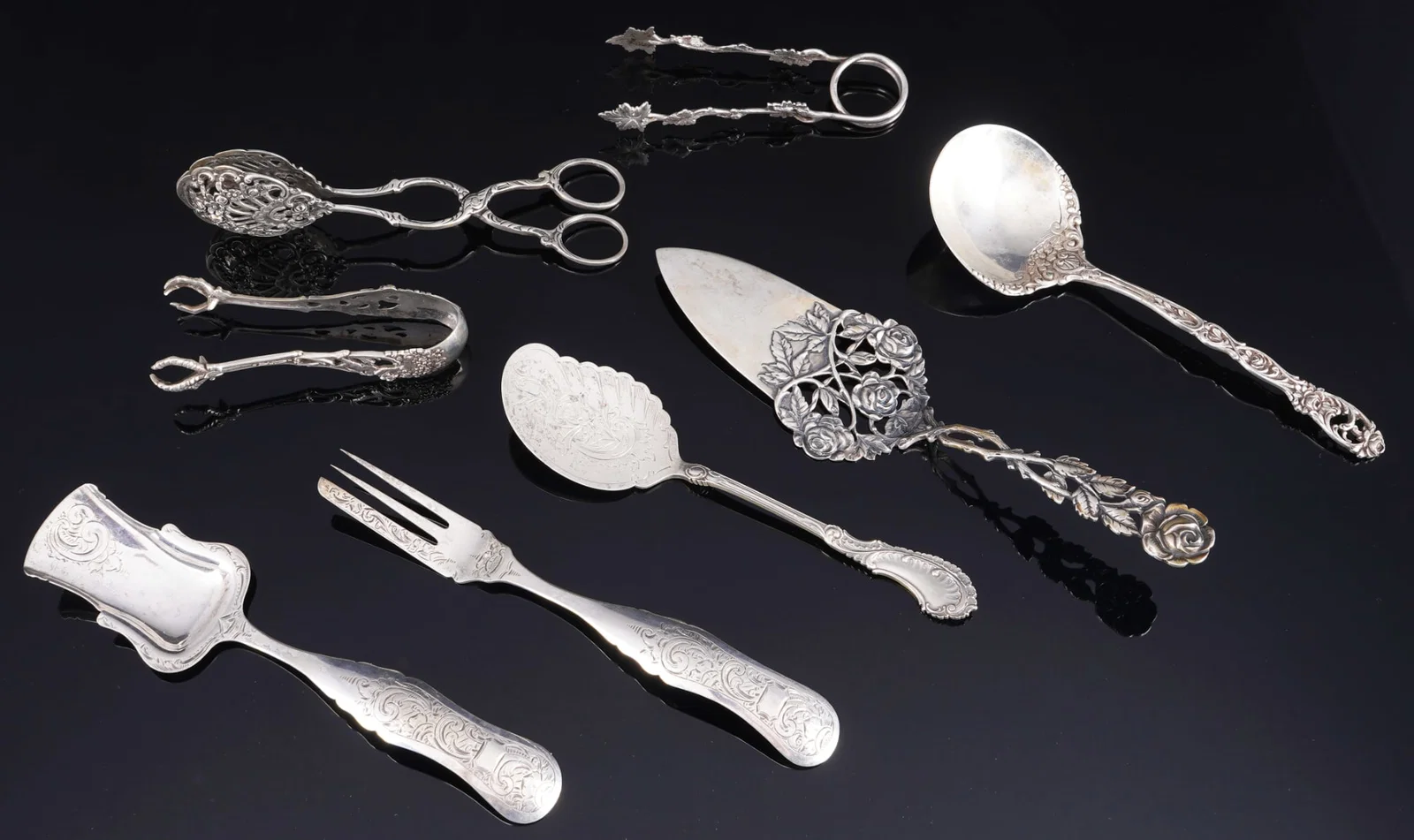 800-833 silver, 8-piece cutlery set - including pieces by J.M. van