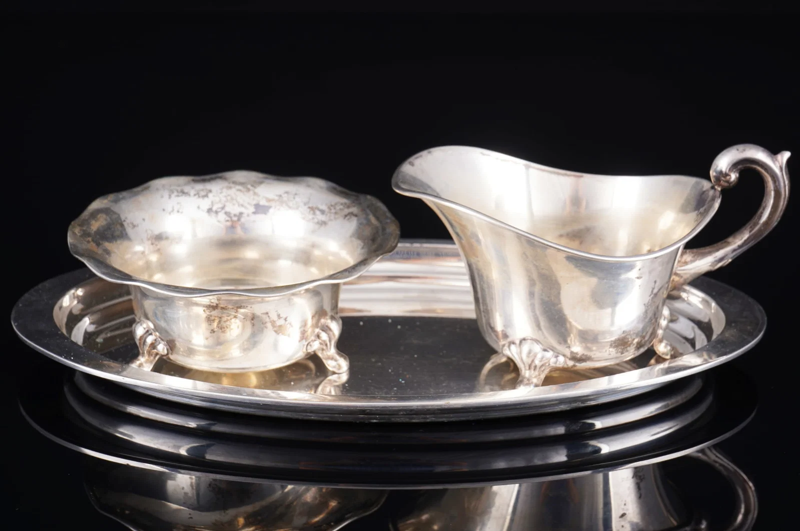 800/835 silver cruet set with milk jug and sugar bowl on a tray -