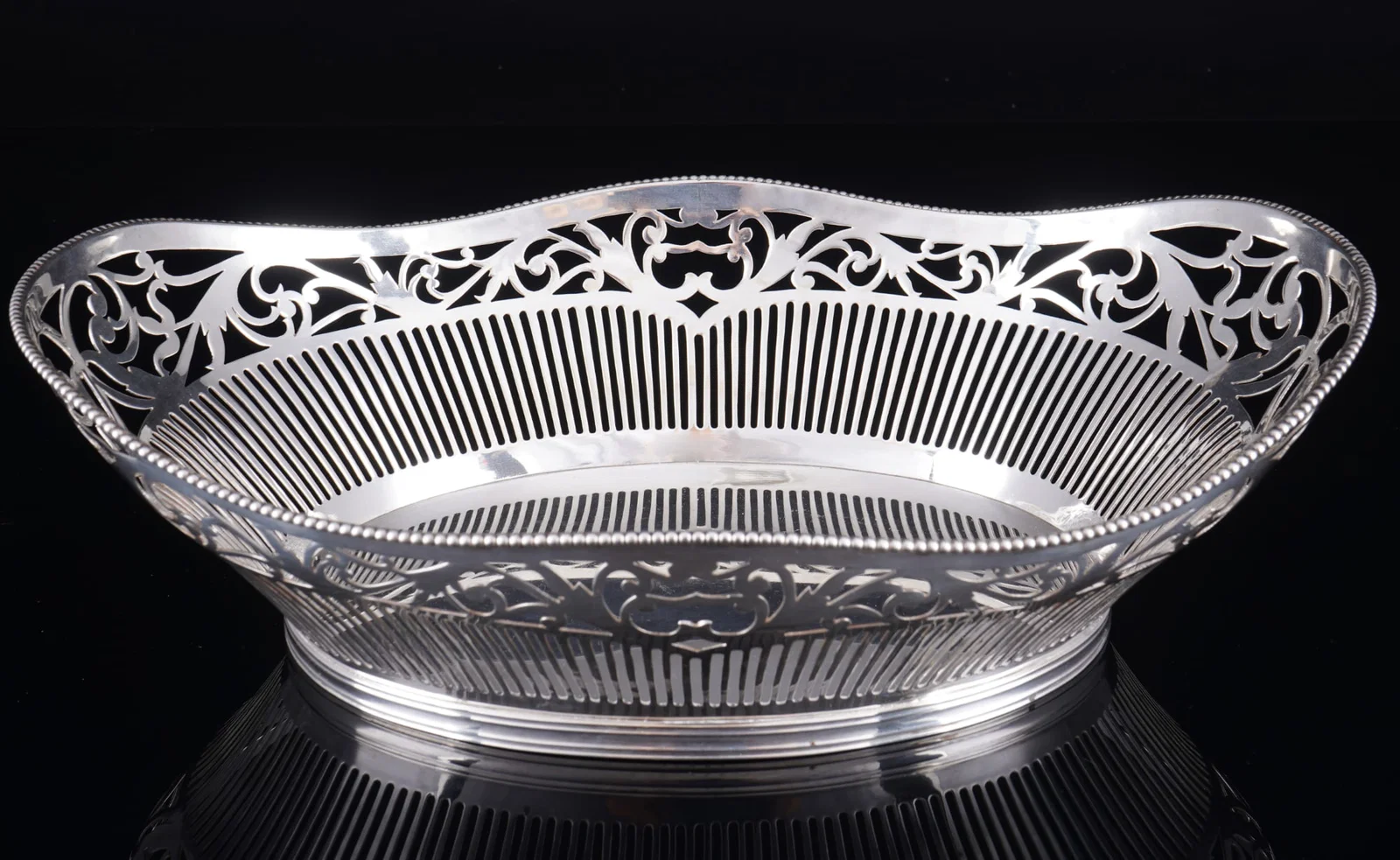 Netherlands 833 large cutwork basket