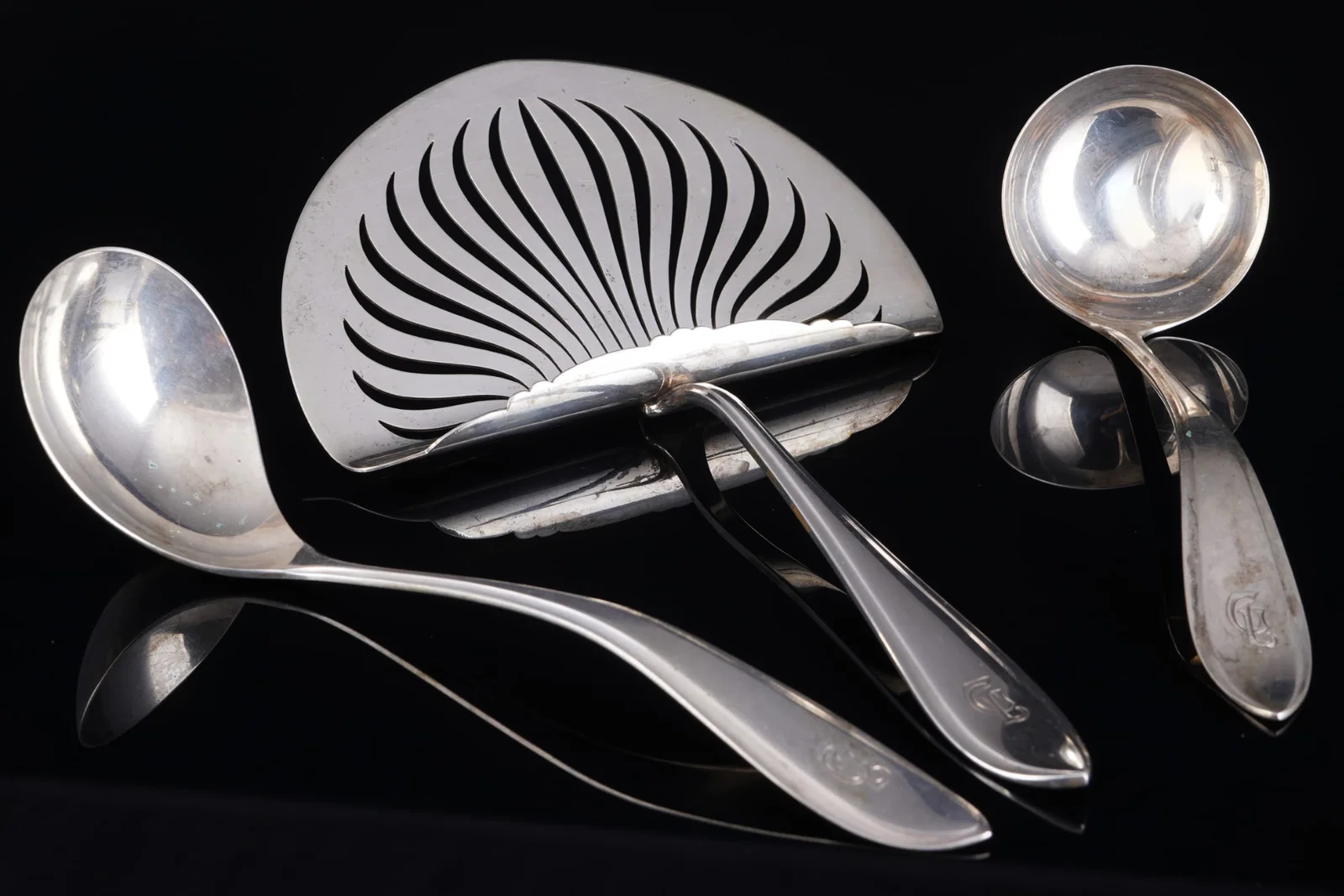 Netherlands 833 Silver Art Deco Fish Server with 2 Sauce Ladles -