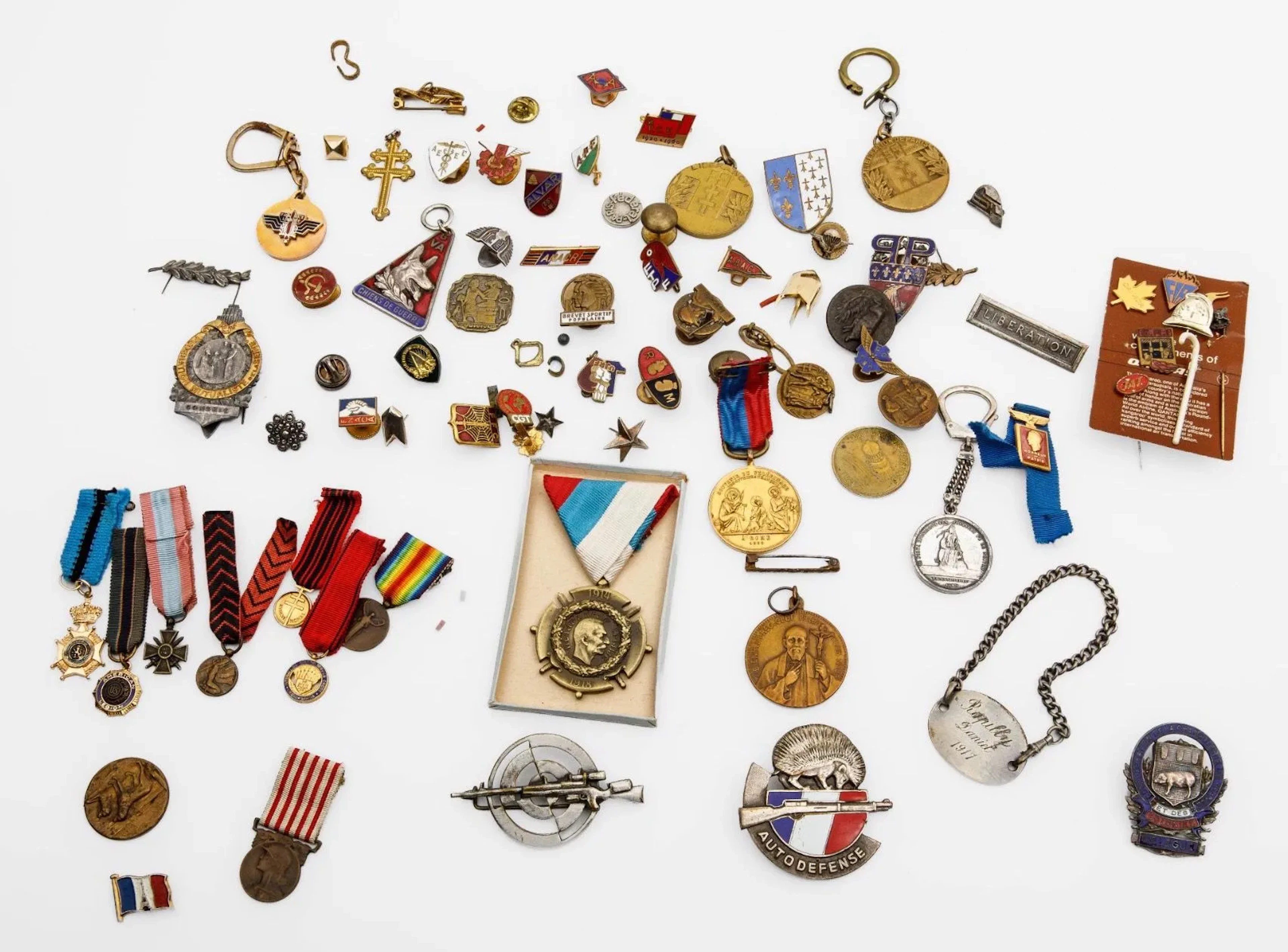 Assorted set of decorations. - Lot 378