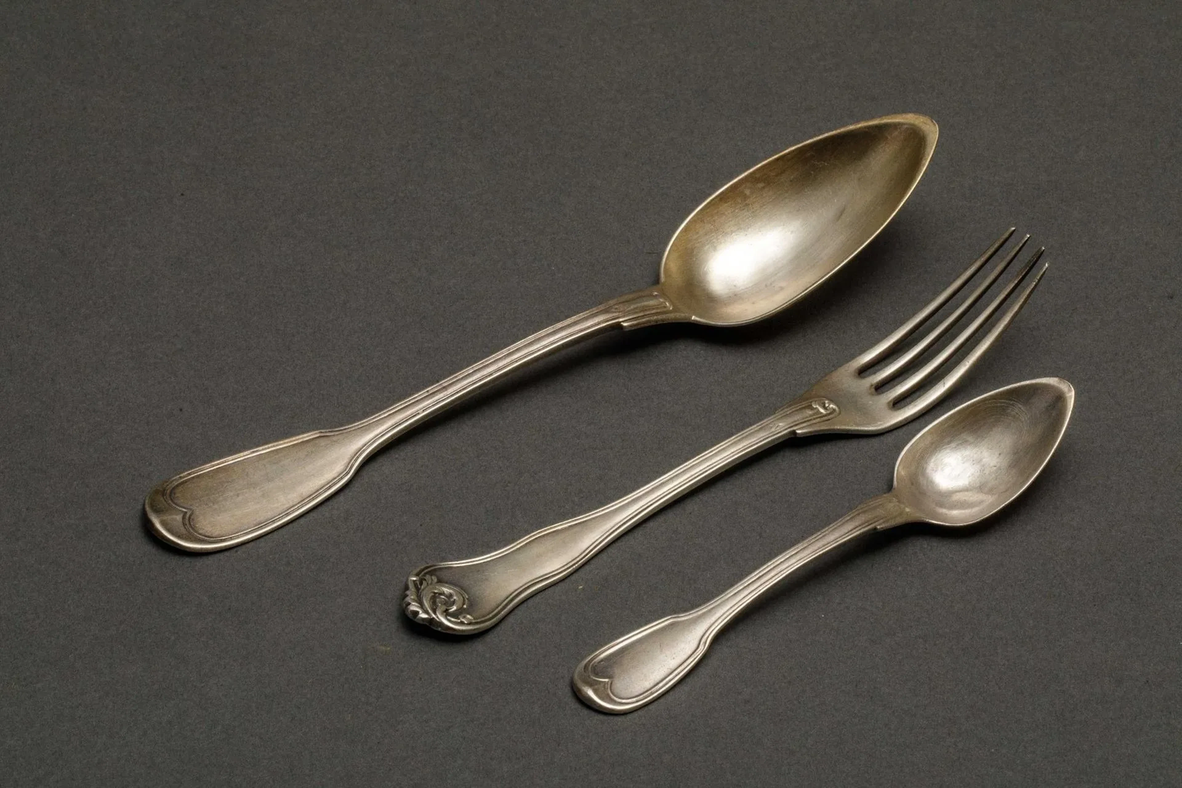 A set of 925-part silver items bearing the Minerva hallmark, - Lot 118