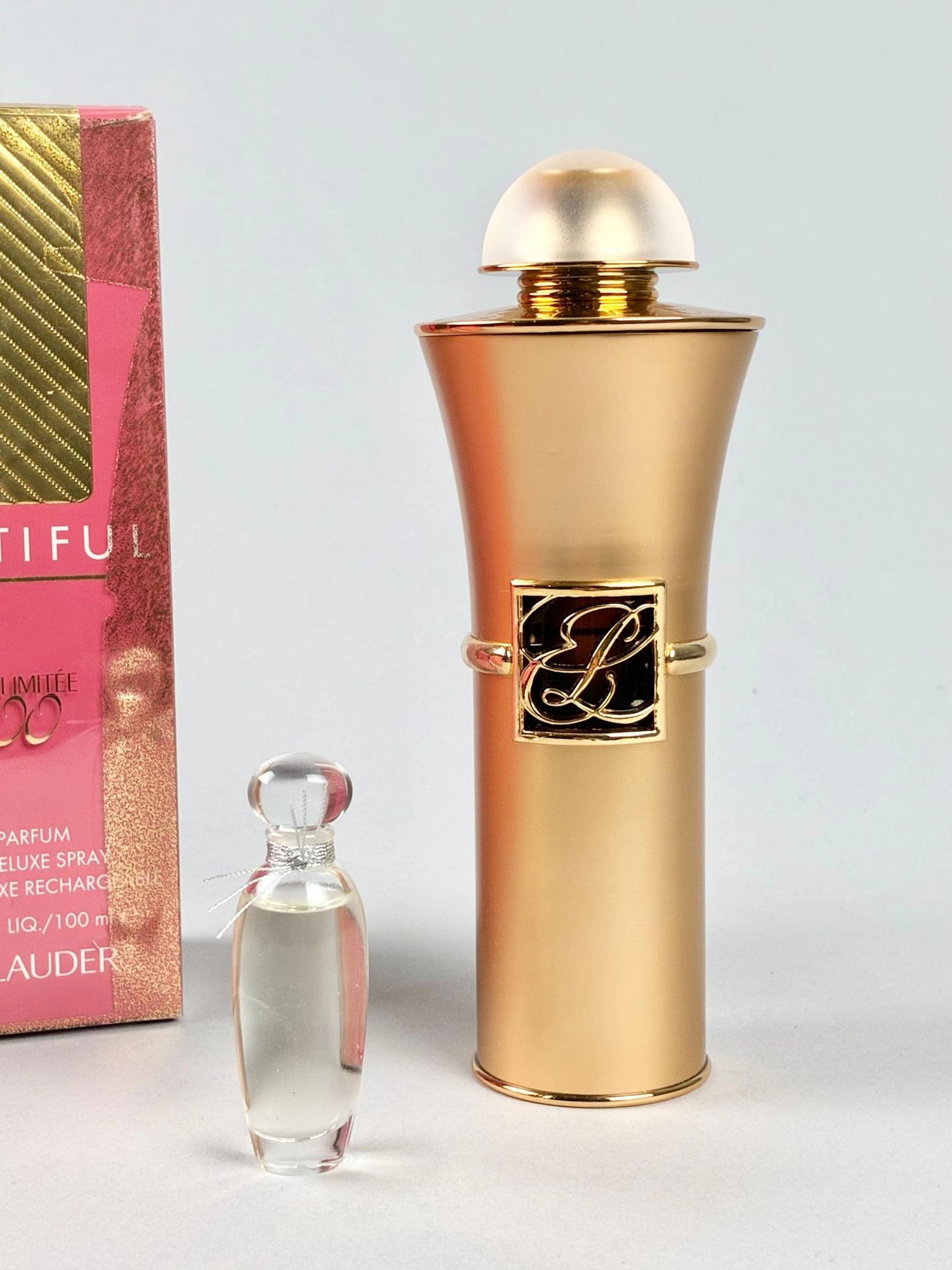 Estée Lauder - Pleasures a 7ml perfume with its original jui - Lot 324