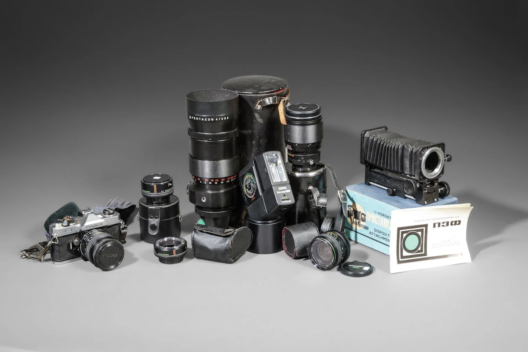 Set of three lenses and a Fujica camera - Lot 77