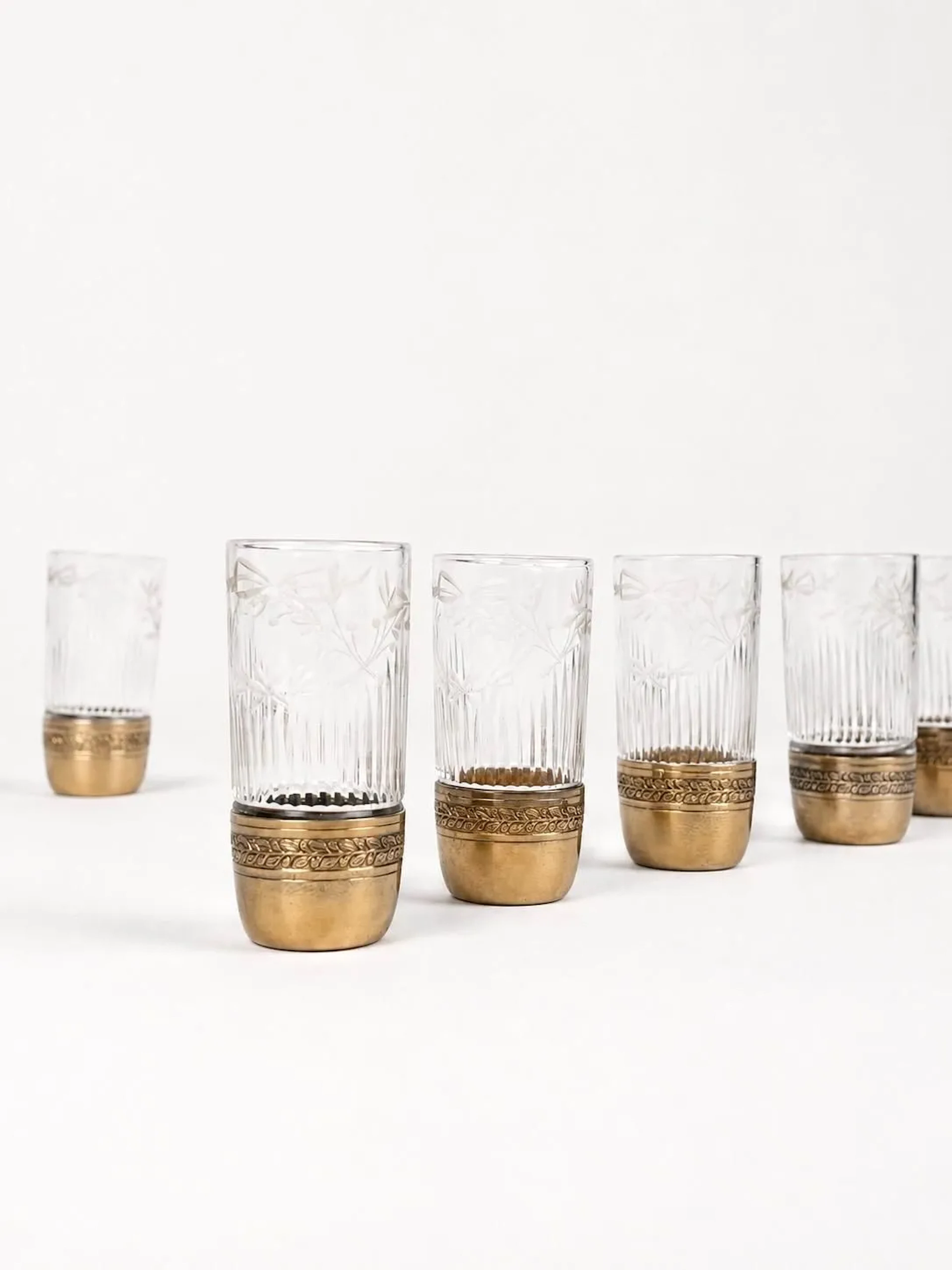 Set of eleven small liqueur glasses with engraved glass and - Lot 557