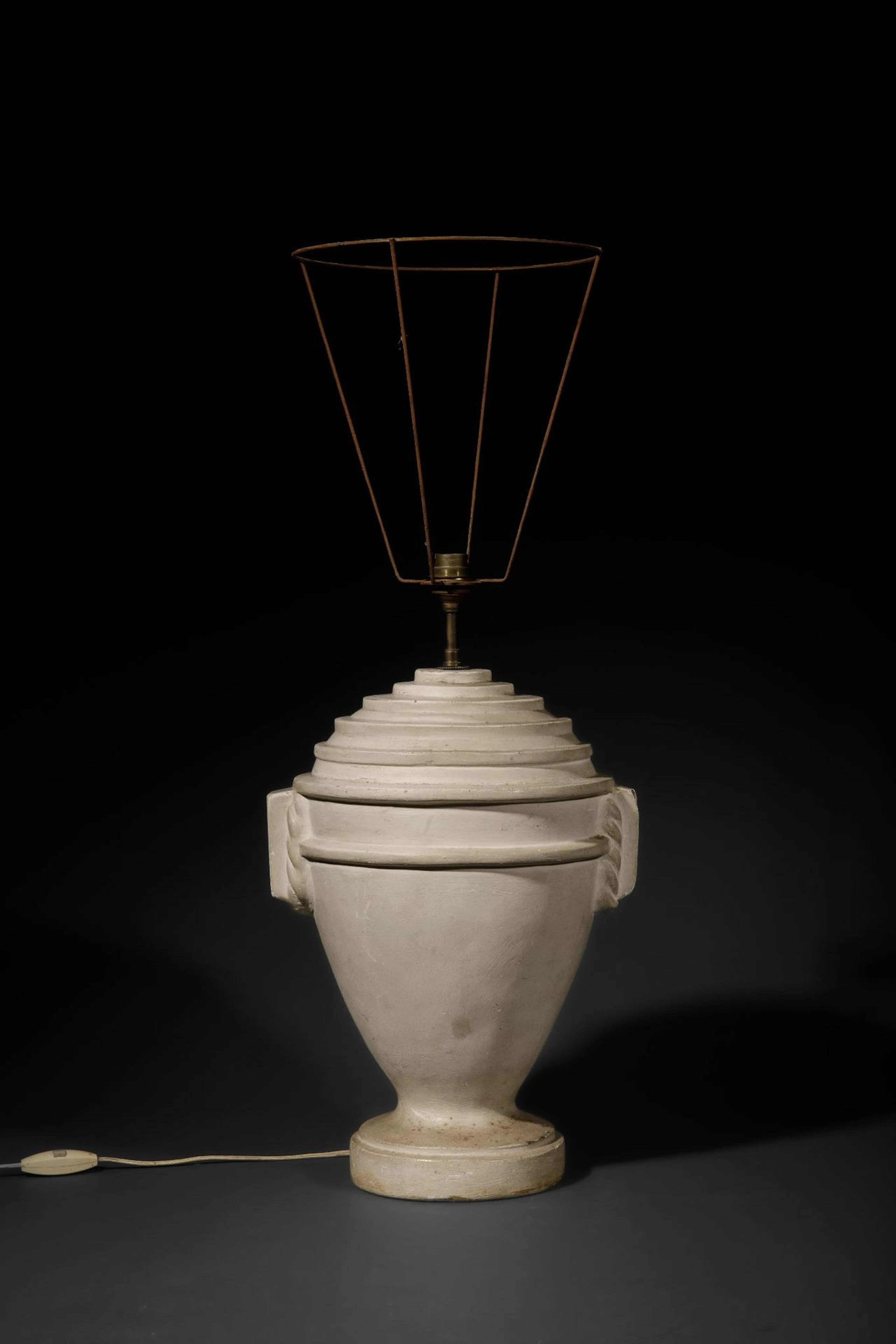 Plaster lamp base depicting a neoclassical vase - Lot 279