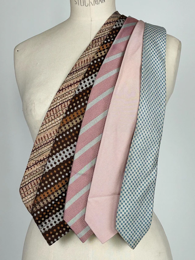 Set of five Jean RISSER and Arthur&Fox silk ties with ge - Lot 9