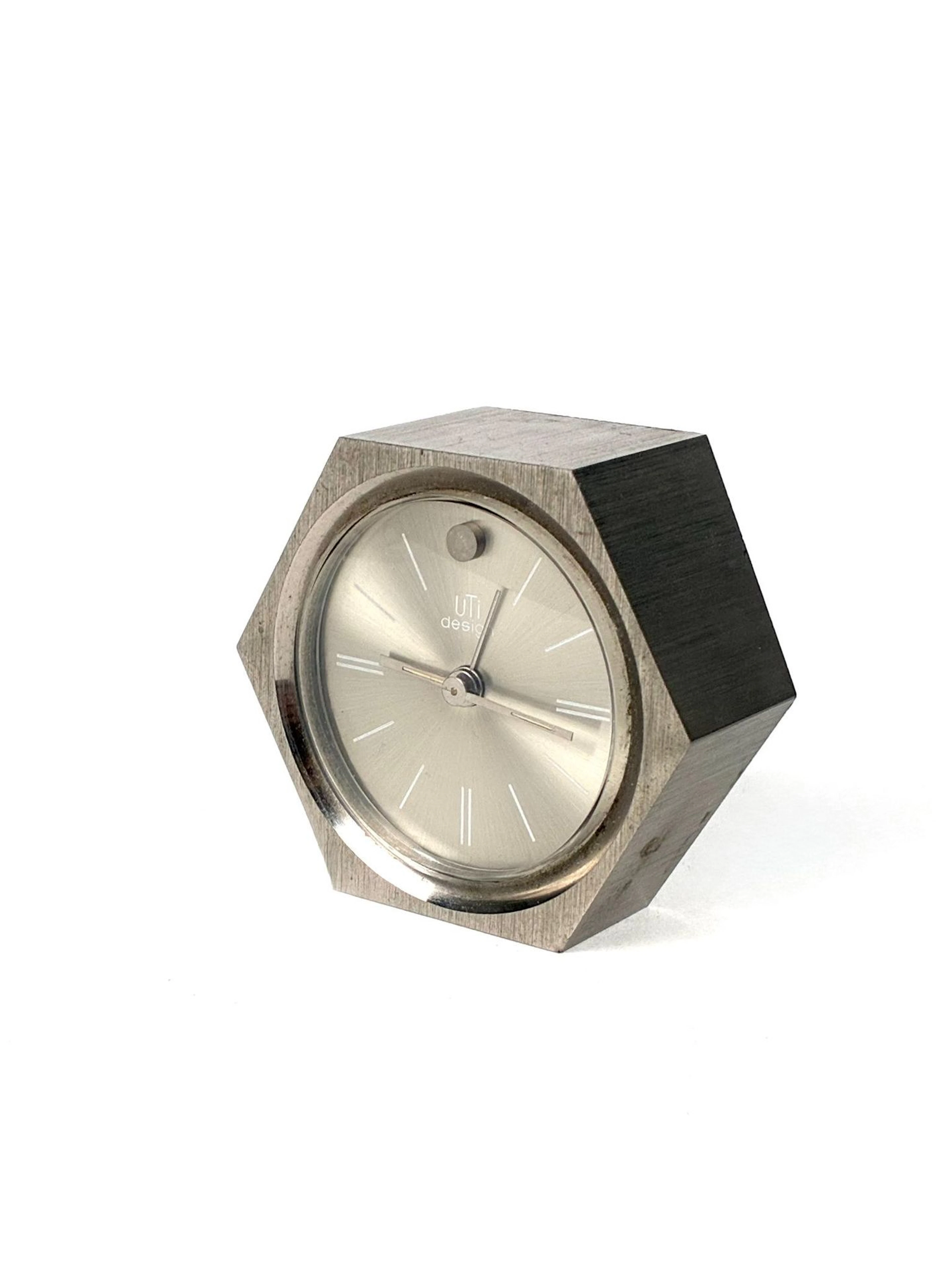 UTI DESIGN - Lot 235