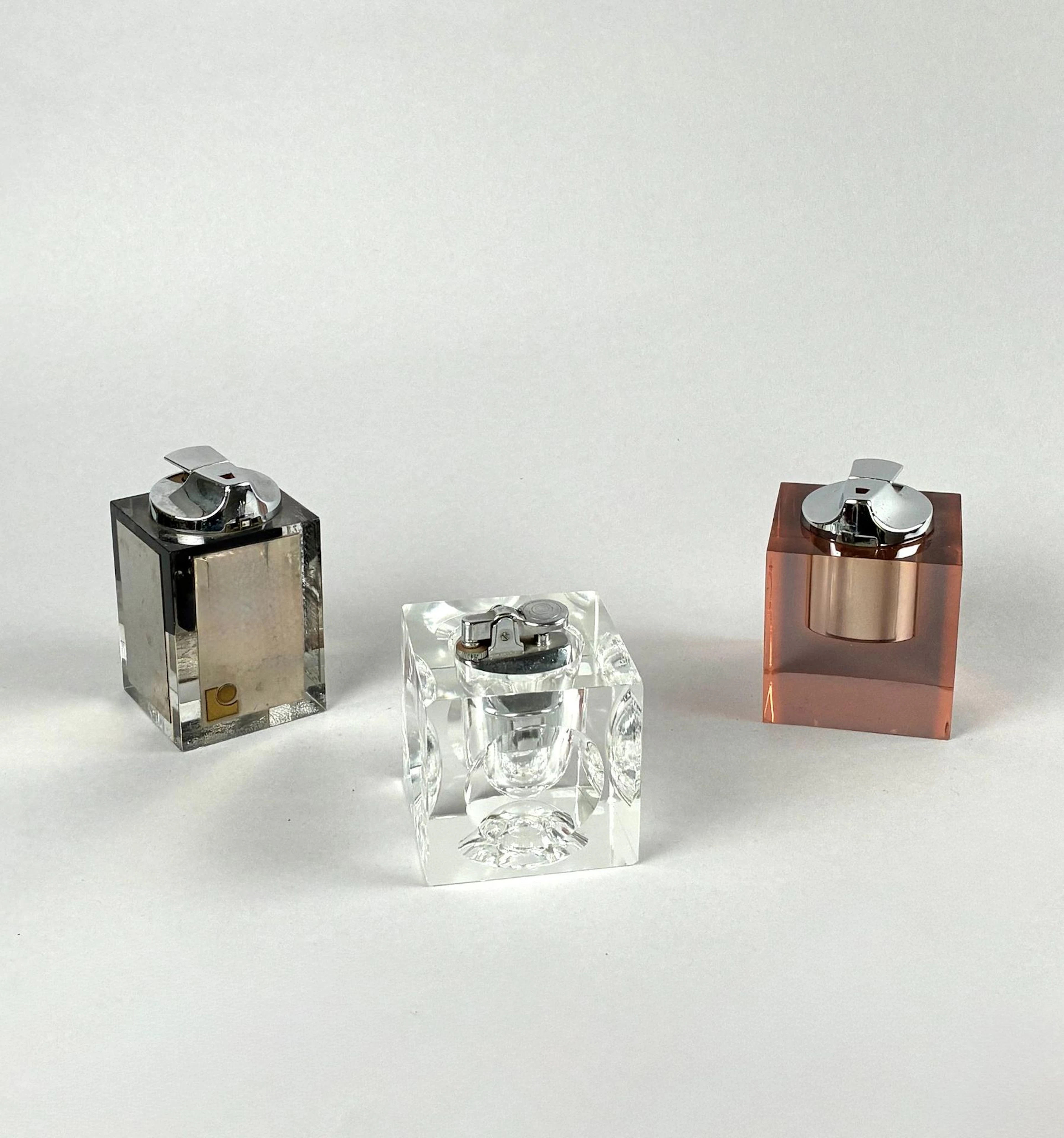 Table lighters made of Plexiglas, chrome-plated metal, and g - Lot 221