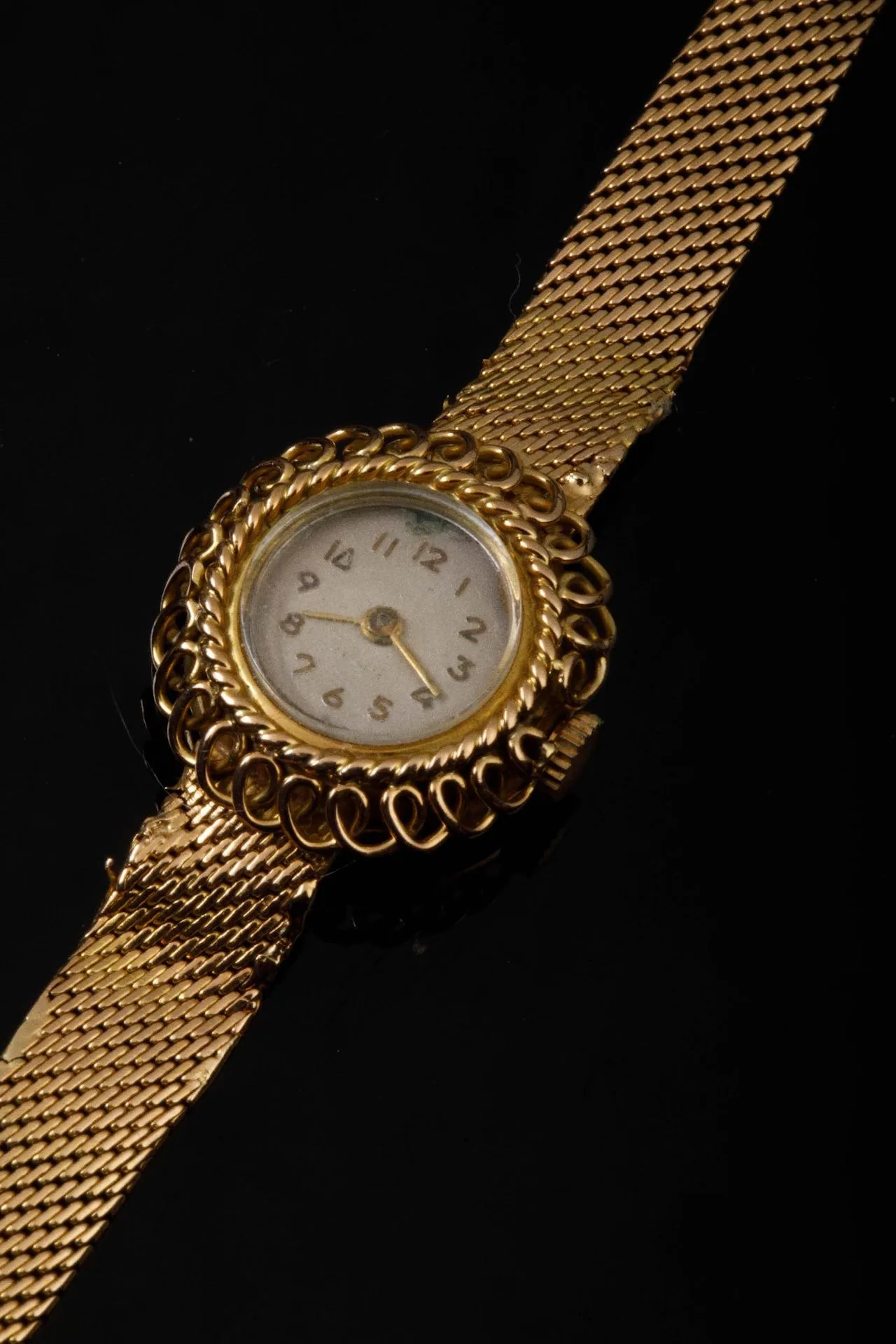 Ladies' watch in yellow gold 750 thousandths with eagle's he - Lot 179