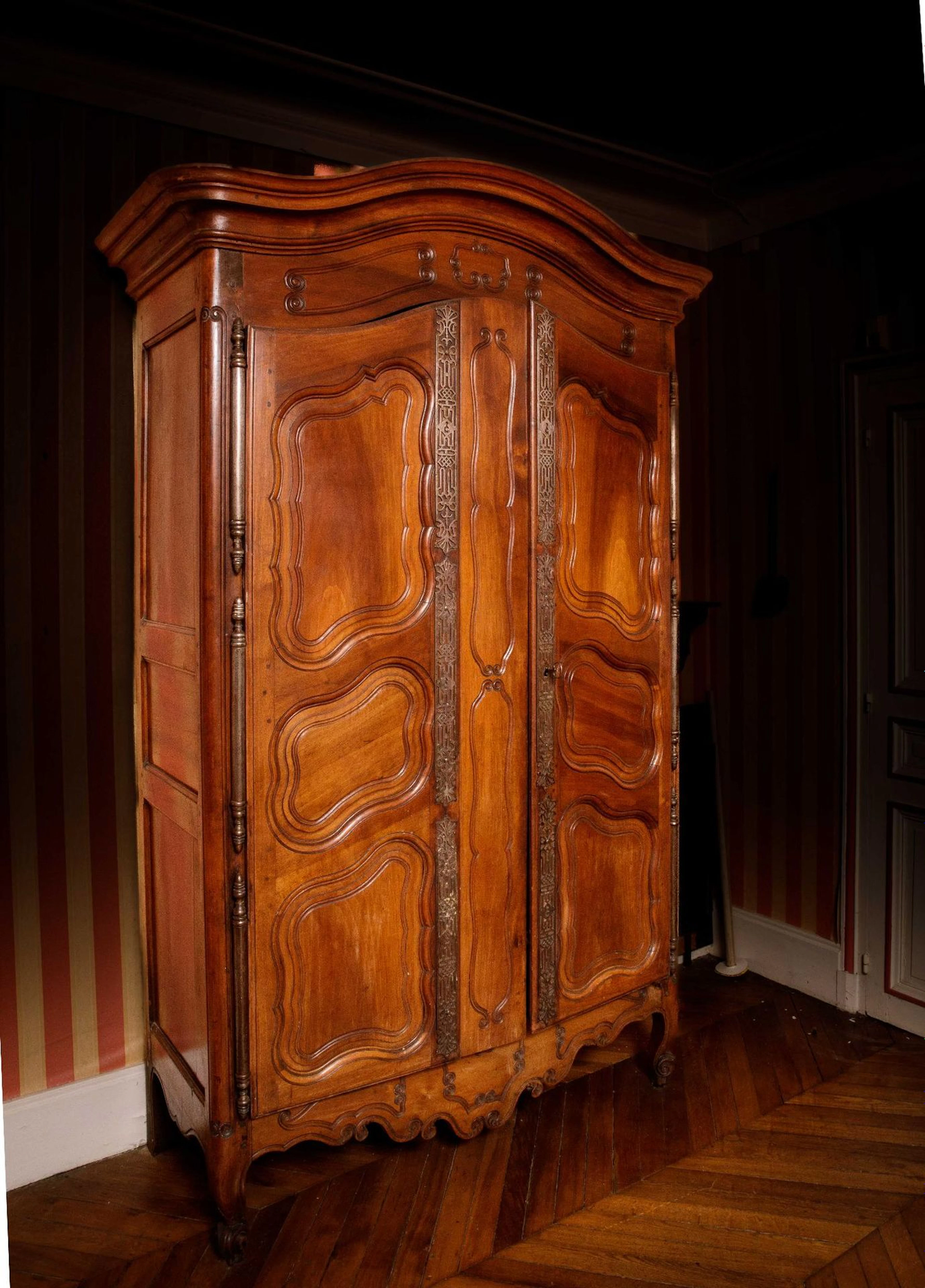 A large Provençal wedding chest from the Louis XV period, cr - Lot 183