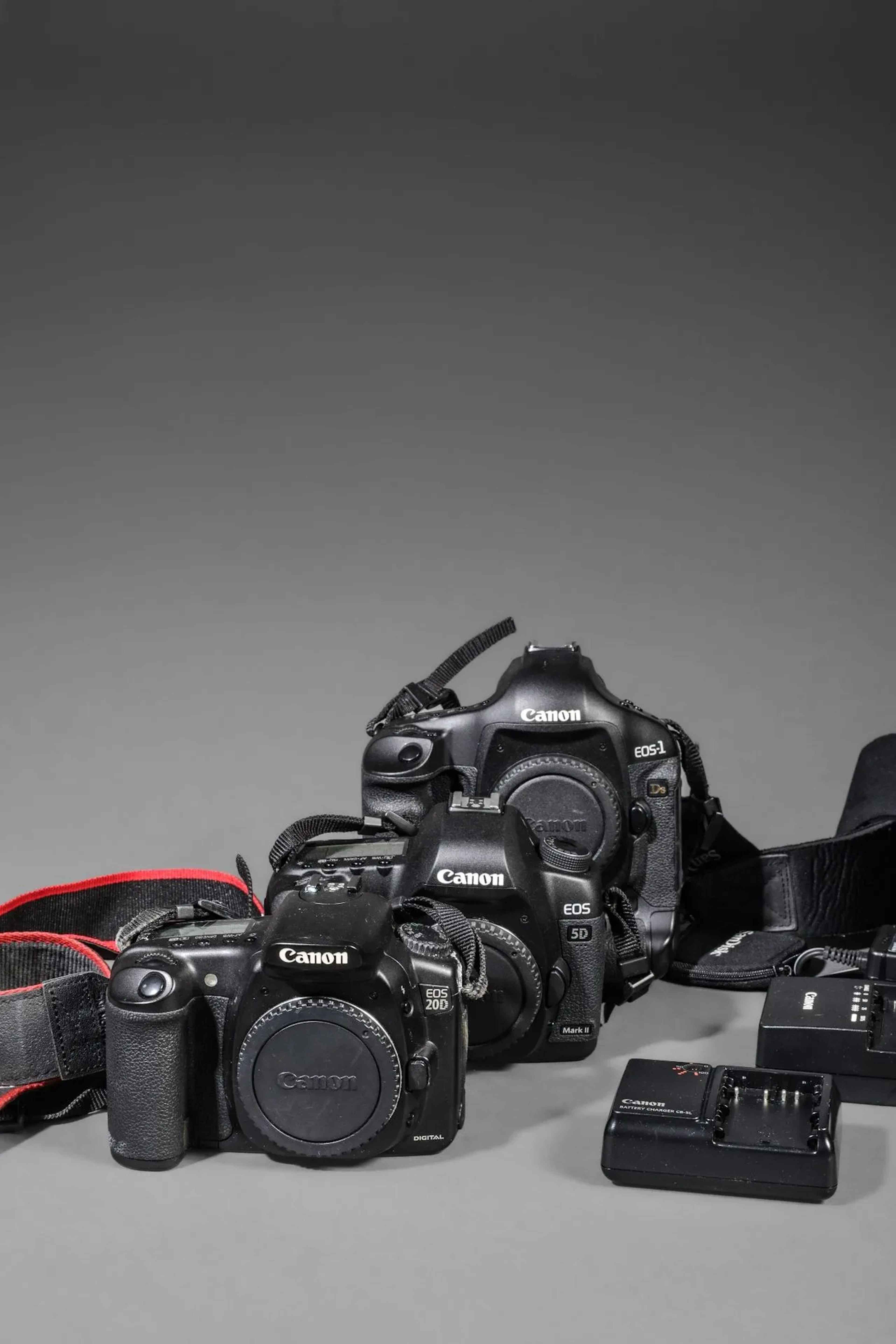In a specialized bag, a set of three untested Canon cameras. - Lot 82