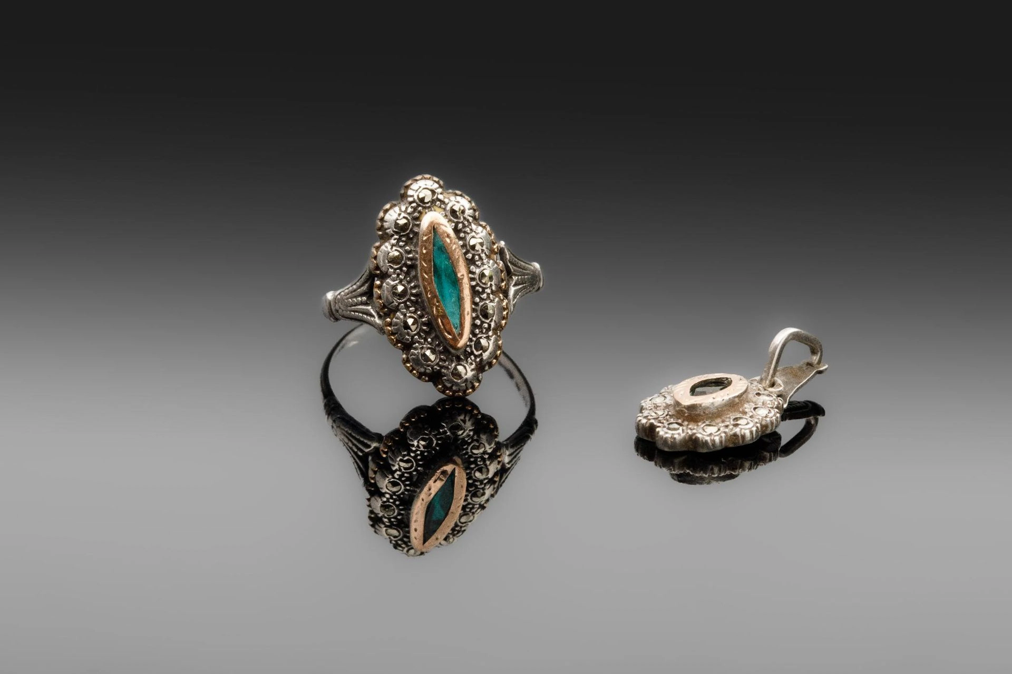 Set comprising a ring and a pendant in partially gilded silv - Lot 75