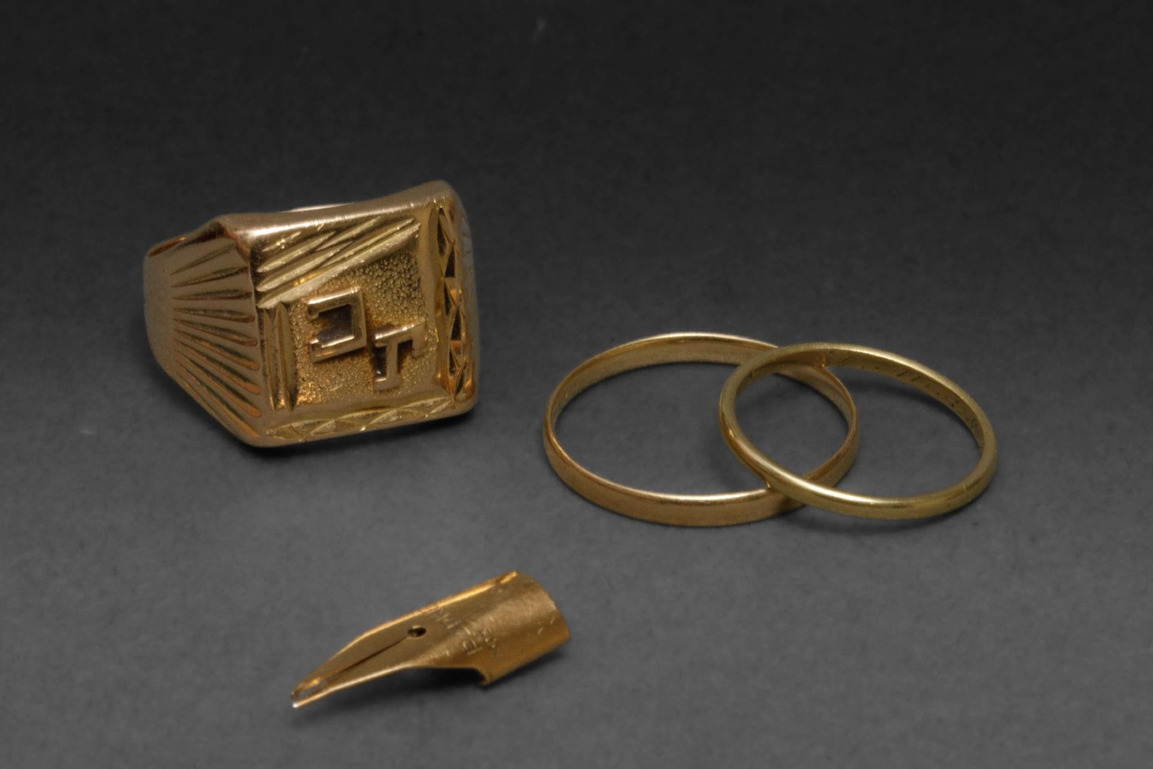 A set made of 750-th yellow gold (eagle-head hallmark) consi - Lot 14
