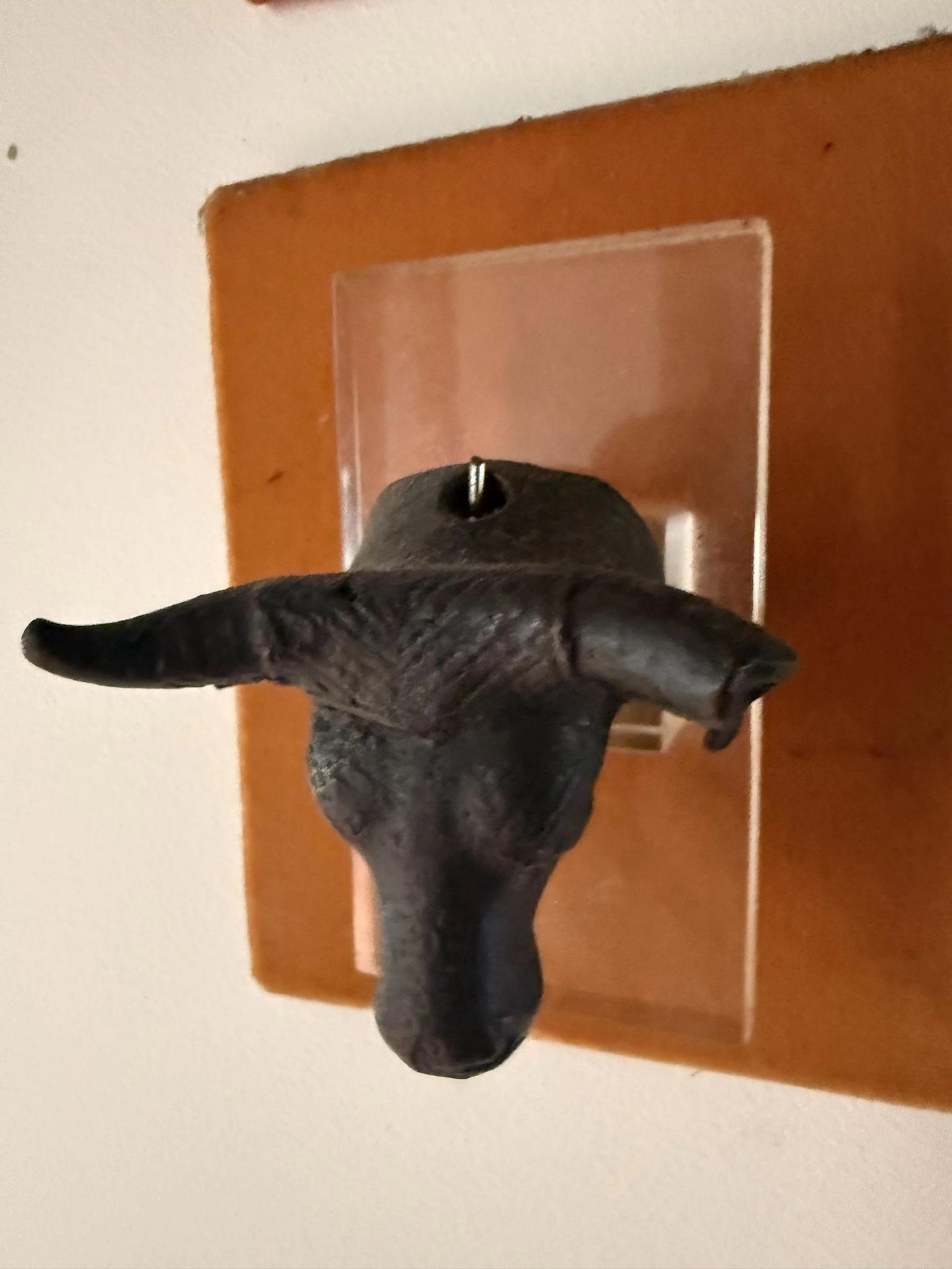 Bronze cow's head with a brown patina - Lot 142