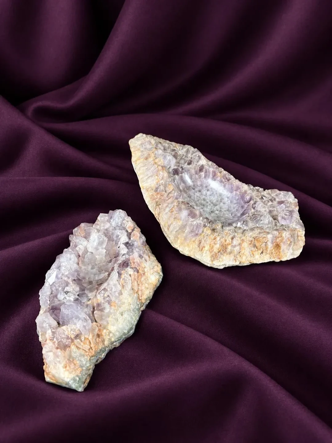 Two ashtrays carved from a block of amethyst - Lot 11