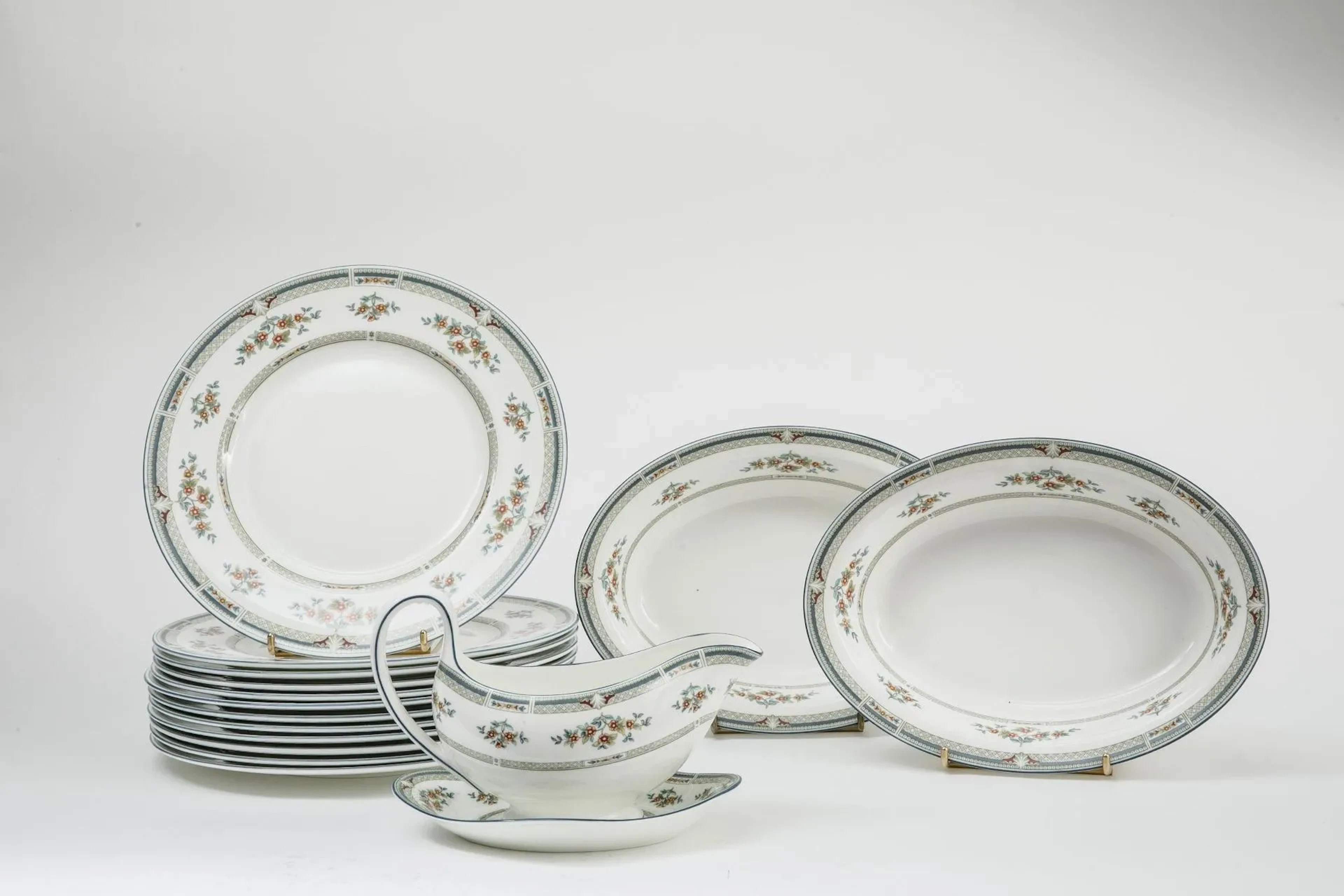 WEDGWOOD Bone China - Lot 105