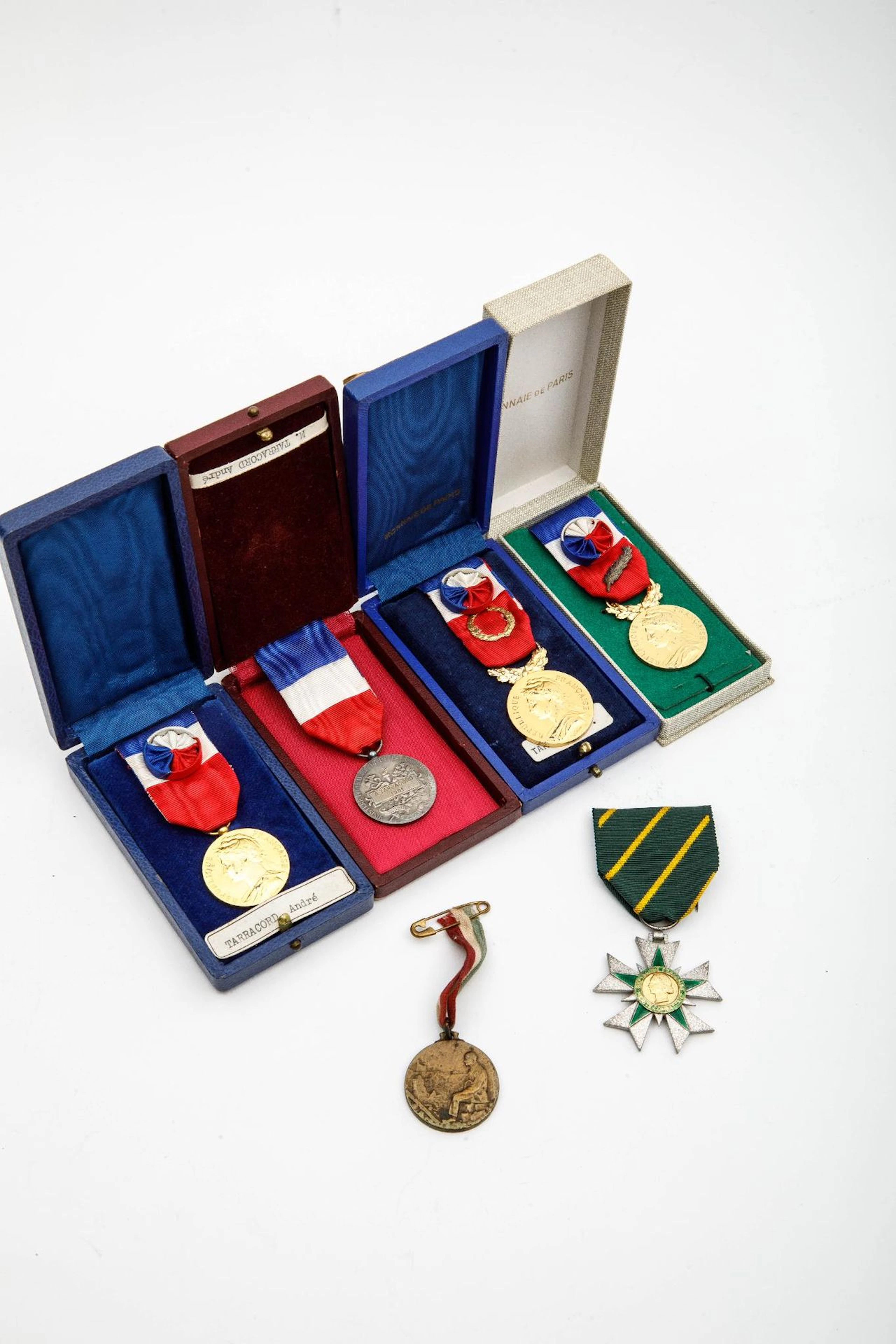 Various medals. - Lot 352
