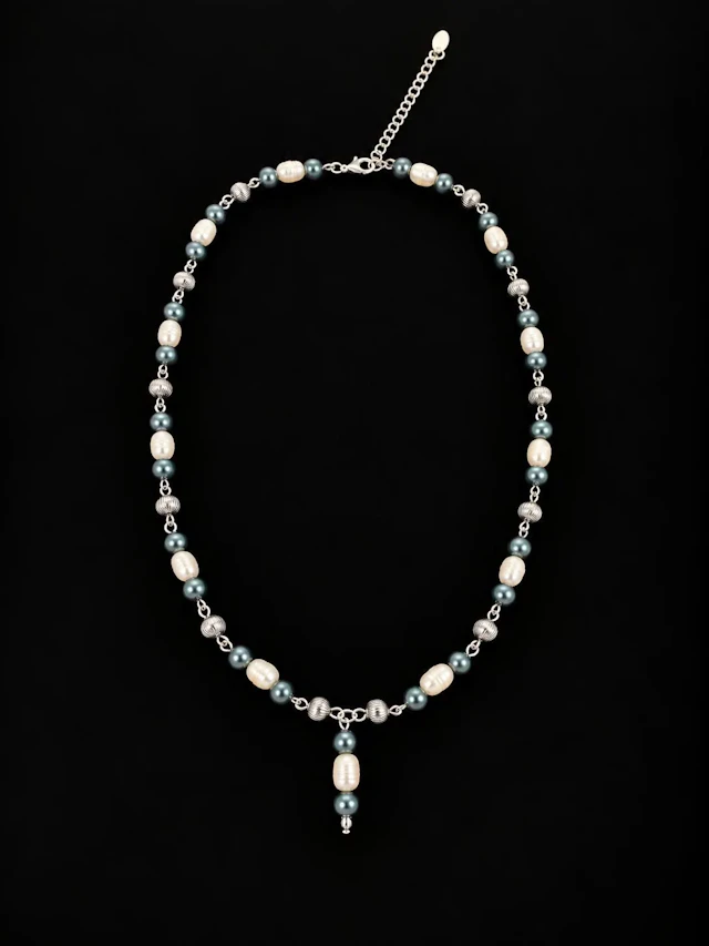 A set of two freshwater pearl necklaces: one decorated with - Lot 139