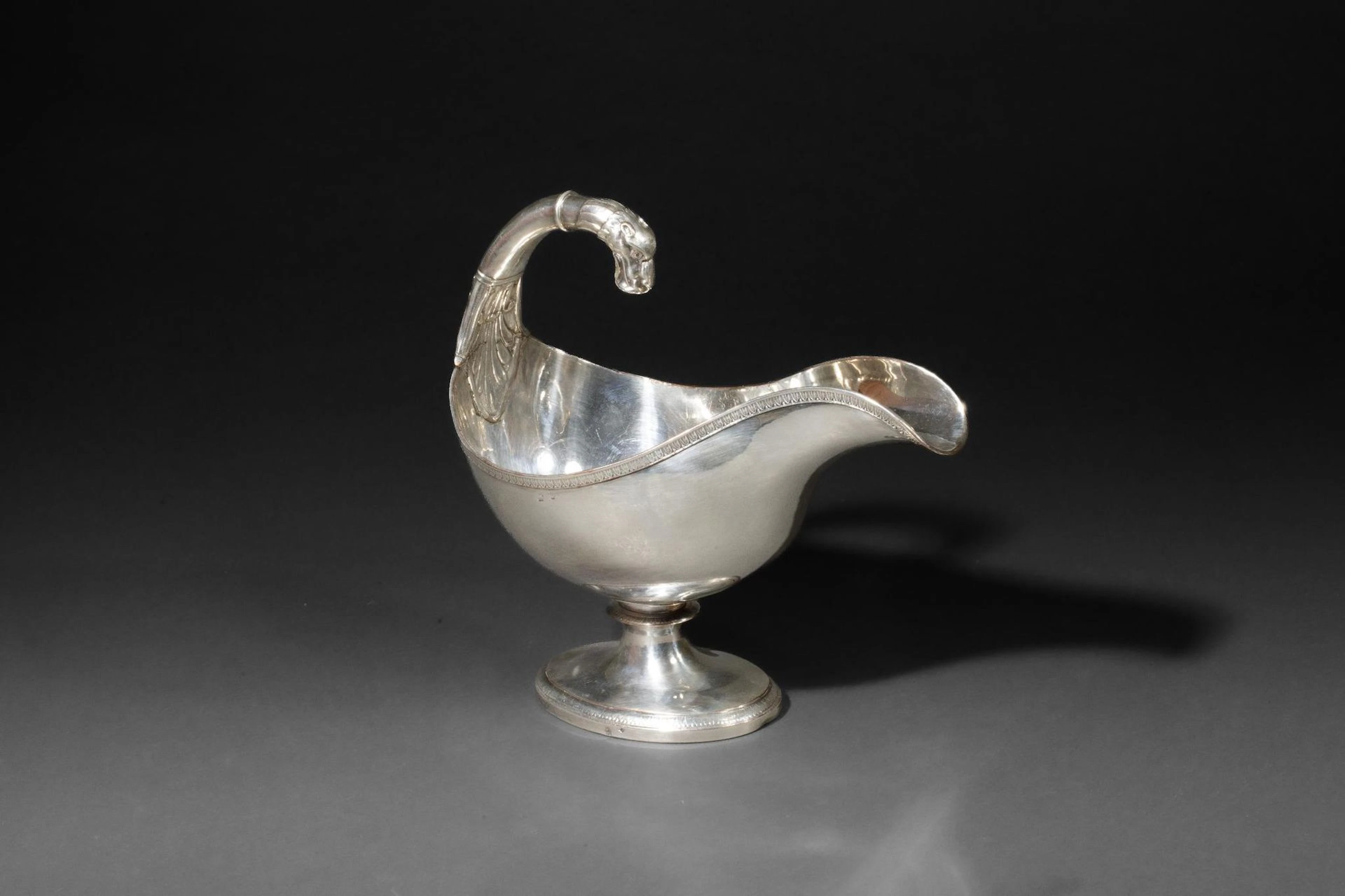 Silver-plated helmet-shaped sauceboat with a chimera-shaped - Lot 111