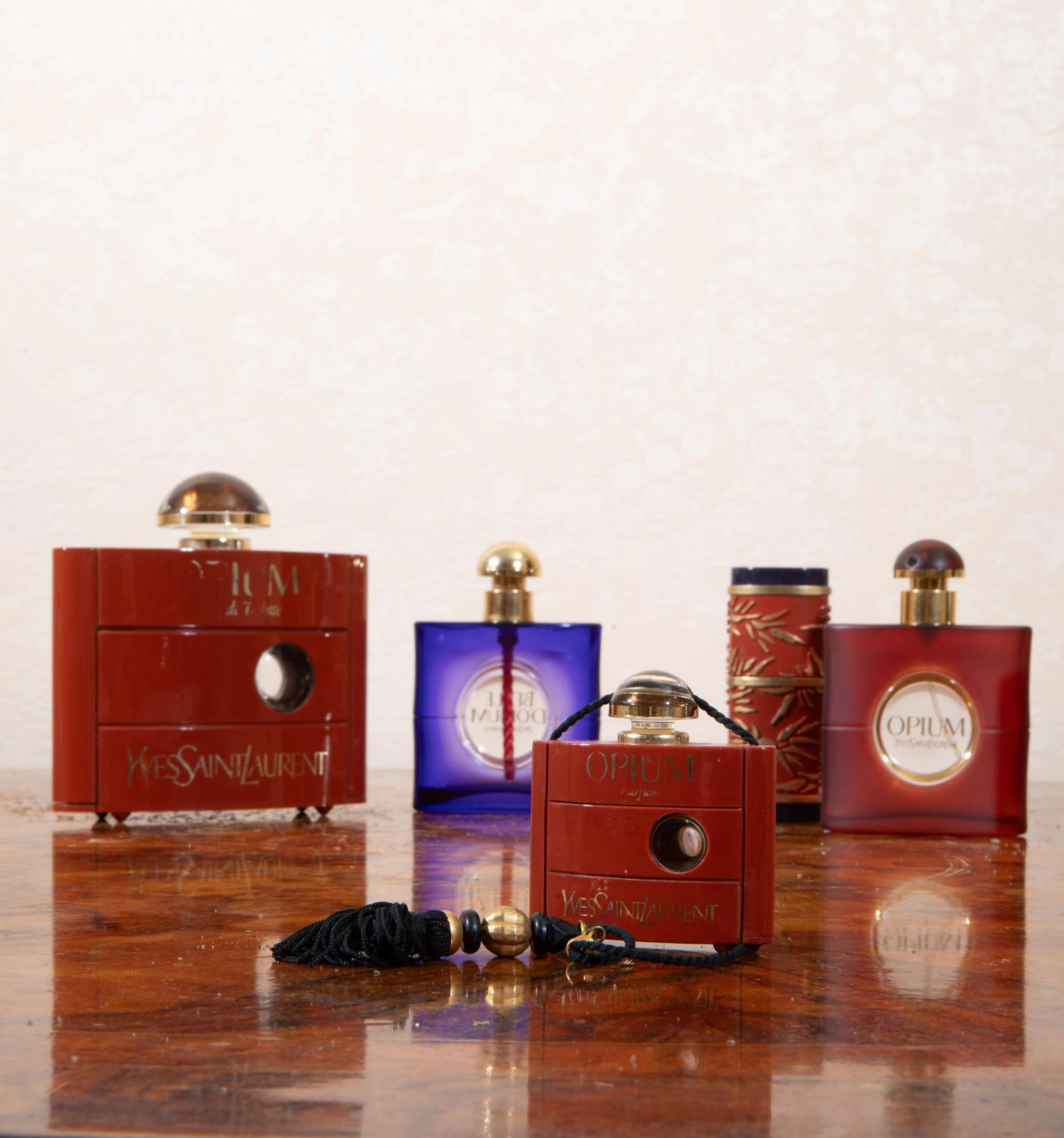 Set of Yves saint Laurent opium perfume bottles - Lot 303