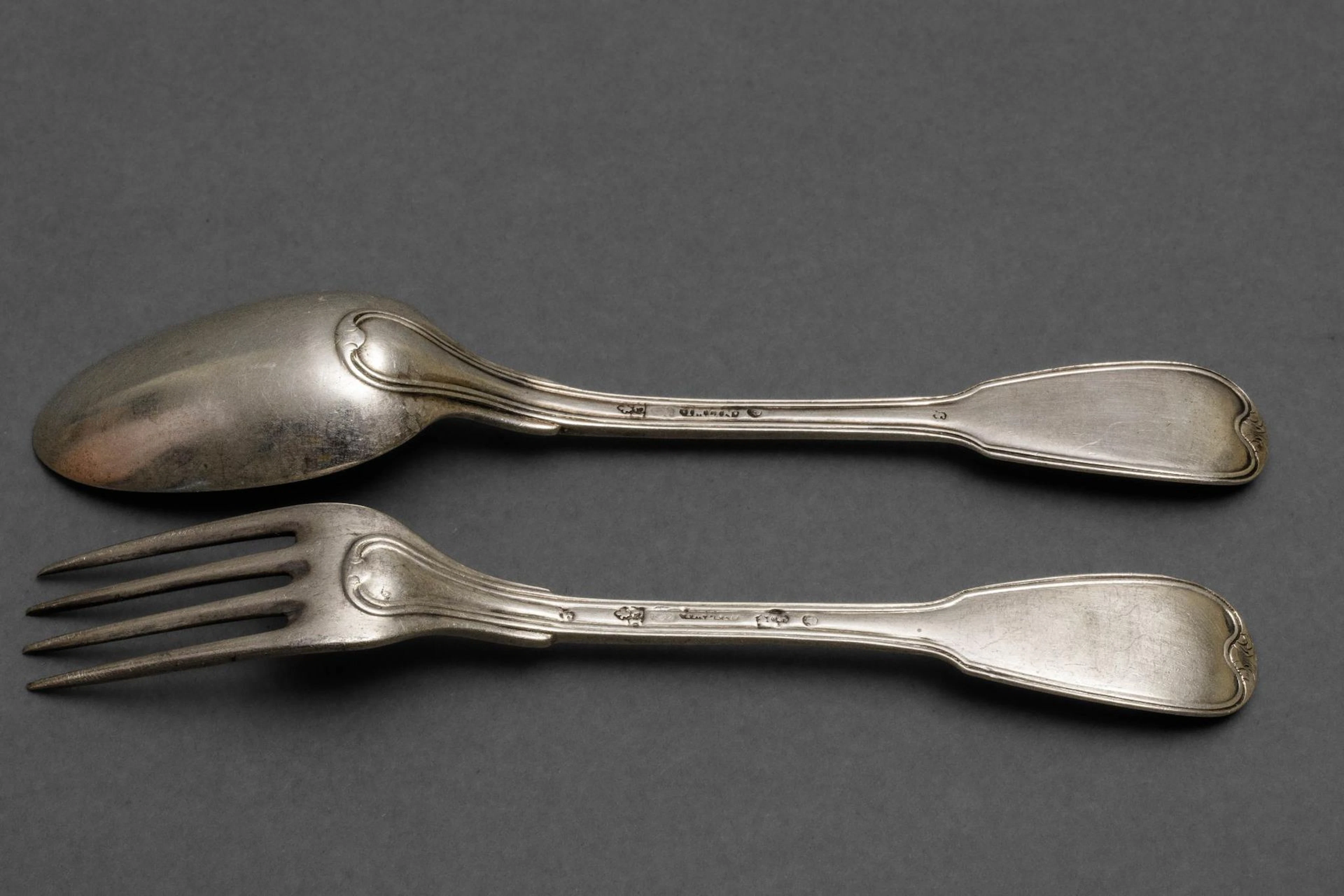 812-thousandths silver dessert set (hallmark 13 with a fleur - Lot 117
