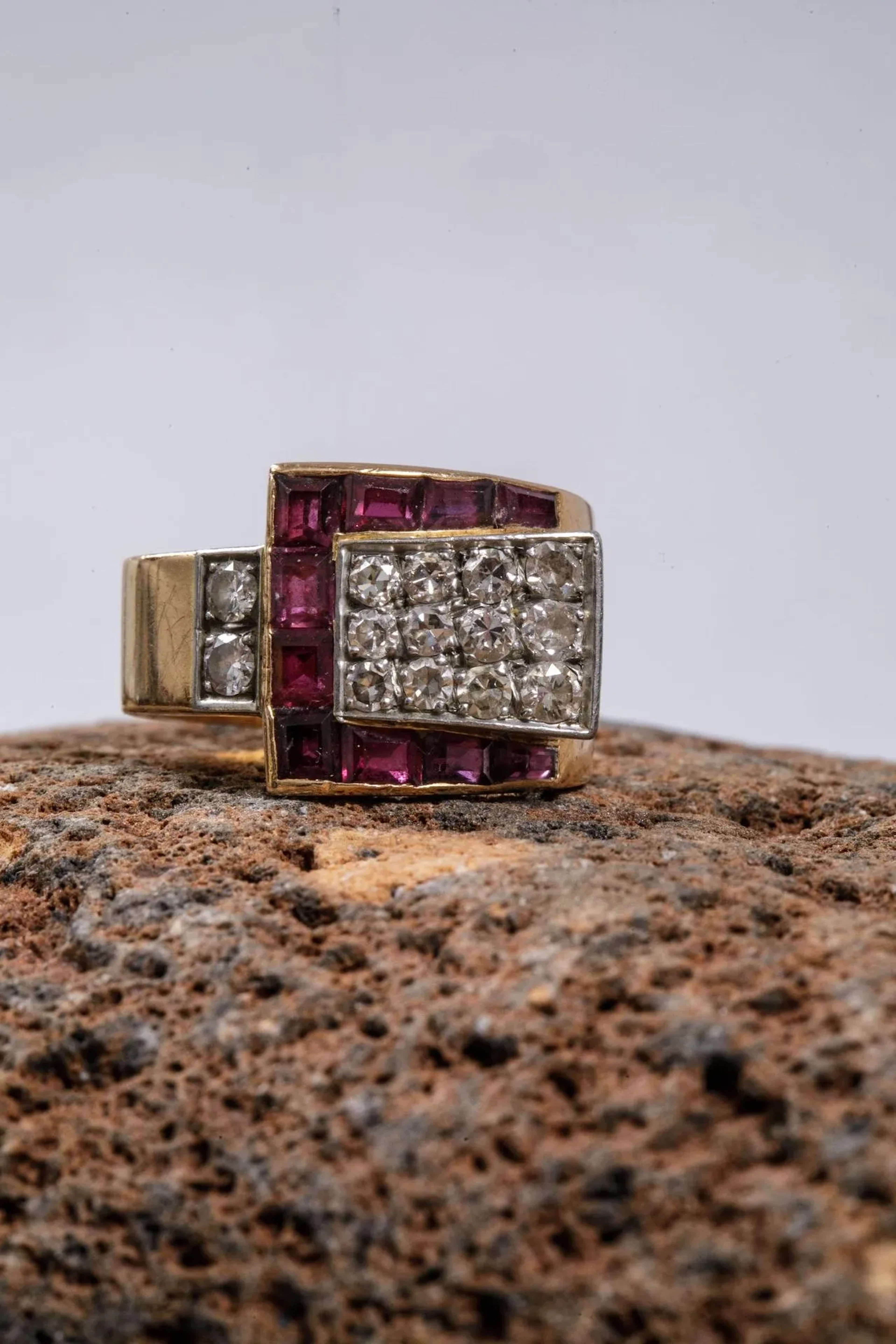 Yellow gold and platinum belt ring (eagle head and dog head - Lot 61