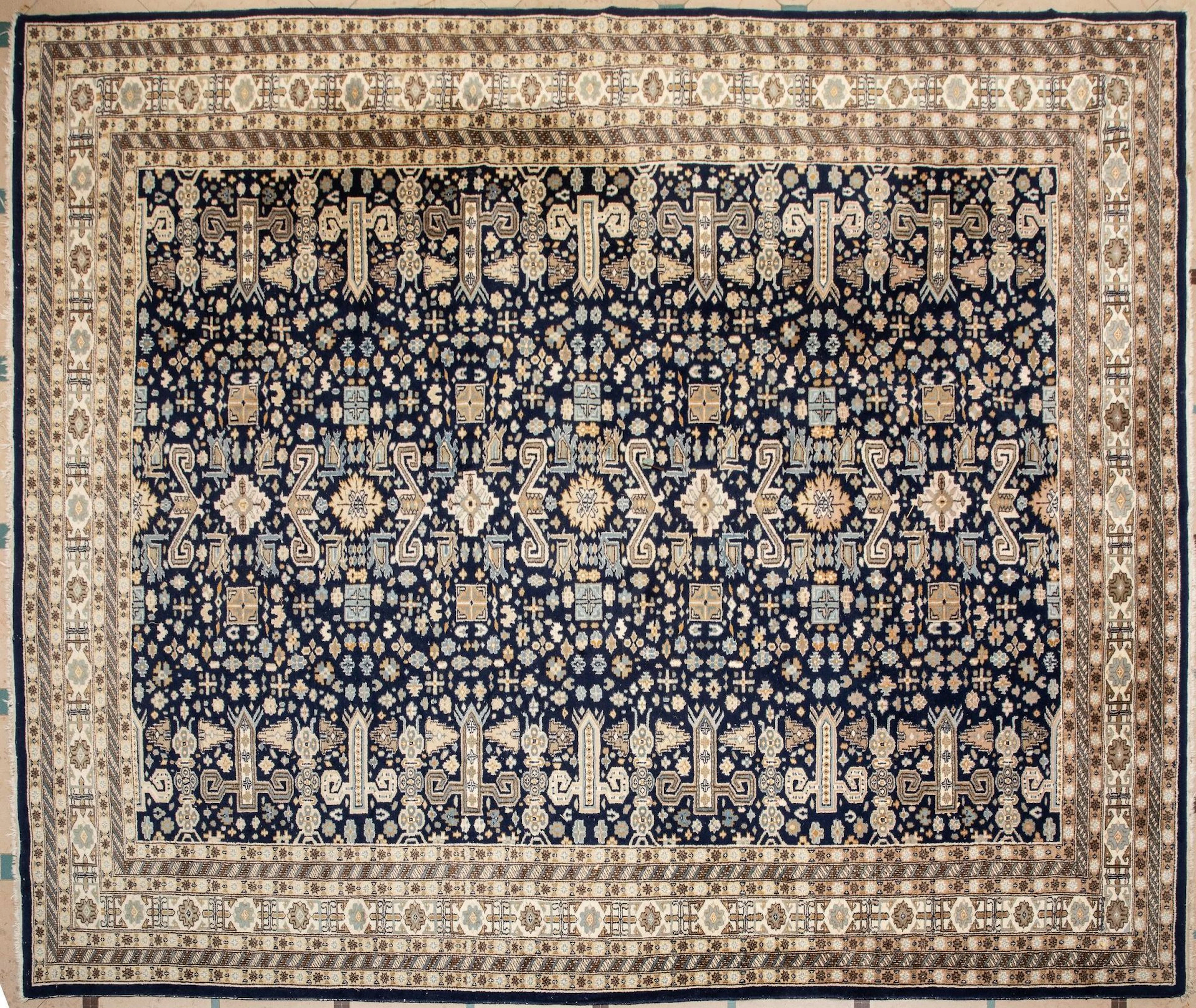 Large Hereke wool and silk carpet with geometric thousand-fl - Lot 58