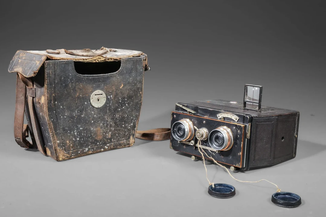 Includes an H. Bellieni bag and an H. Bellieni Nancy stereos - Lot 49