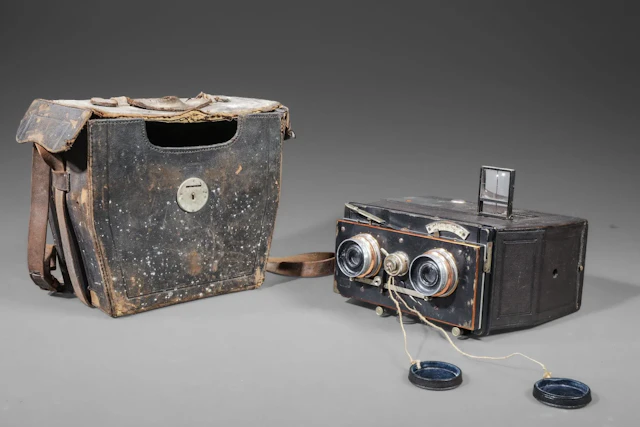 Includes an H. Bellieni bag and an H. Bellieni Nancy stereos - Lot 49