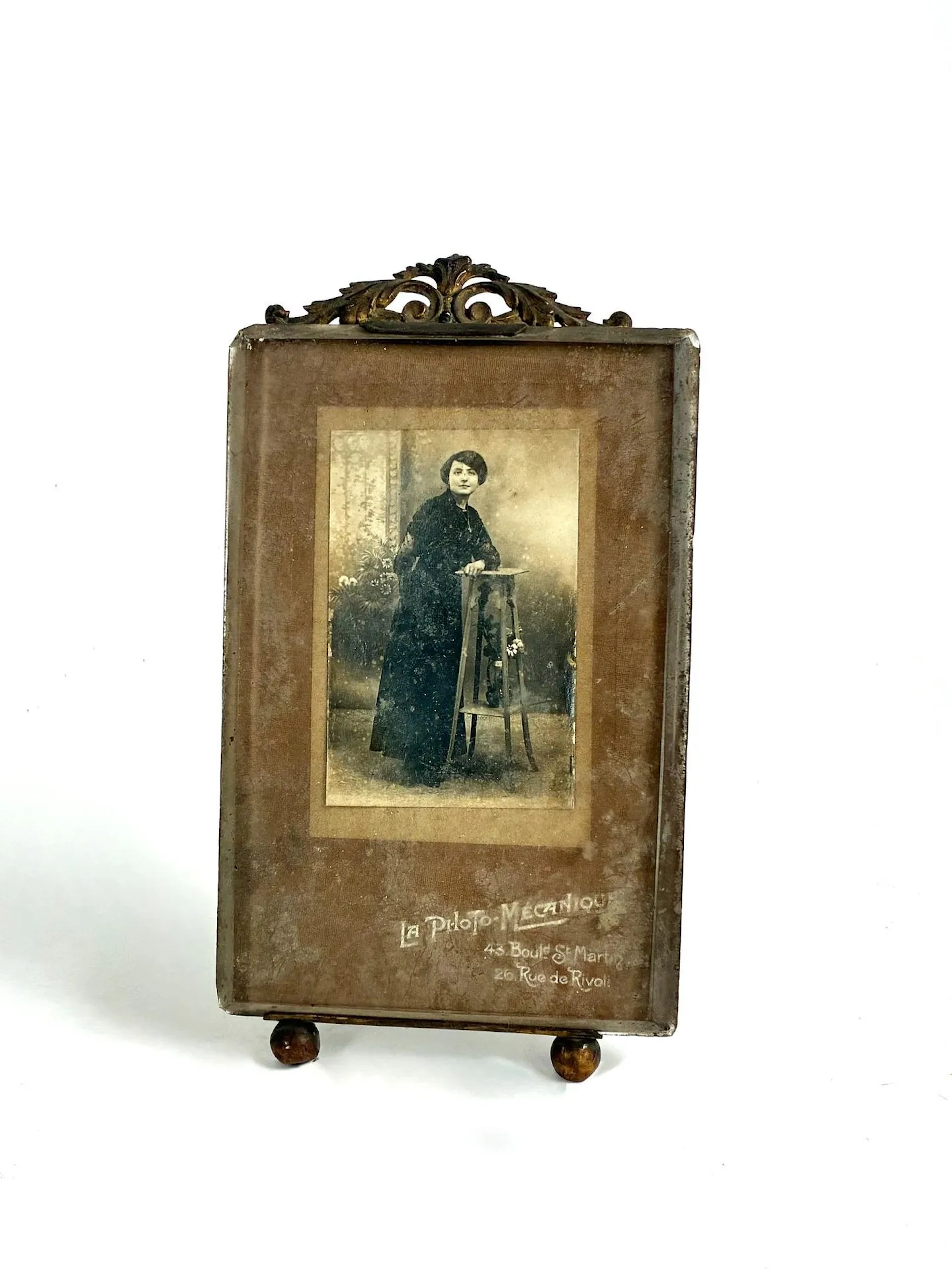 Vintage photo in a gilded brass frame with beveled glass - Lot 410