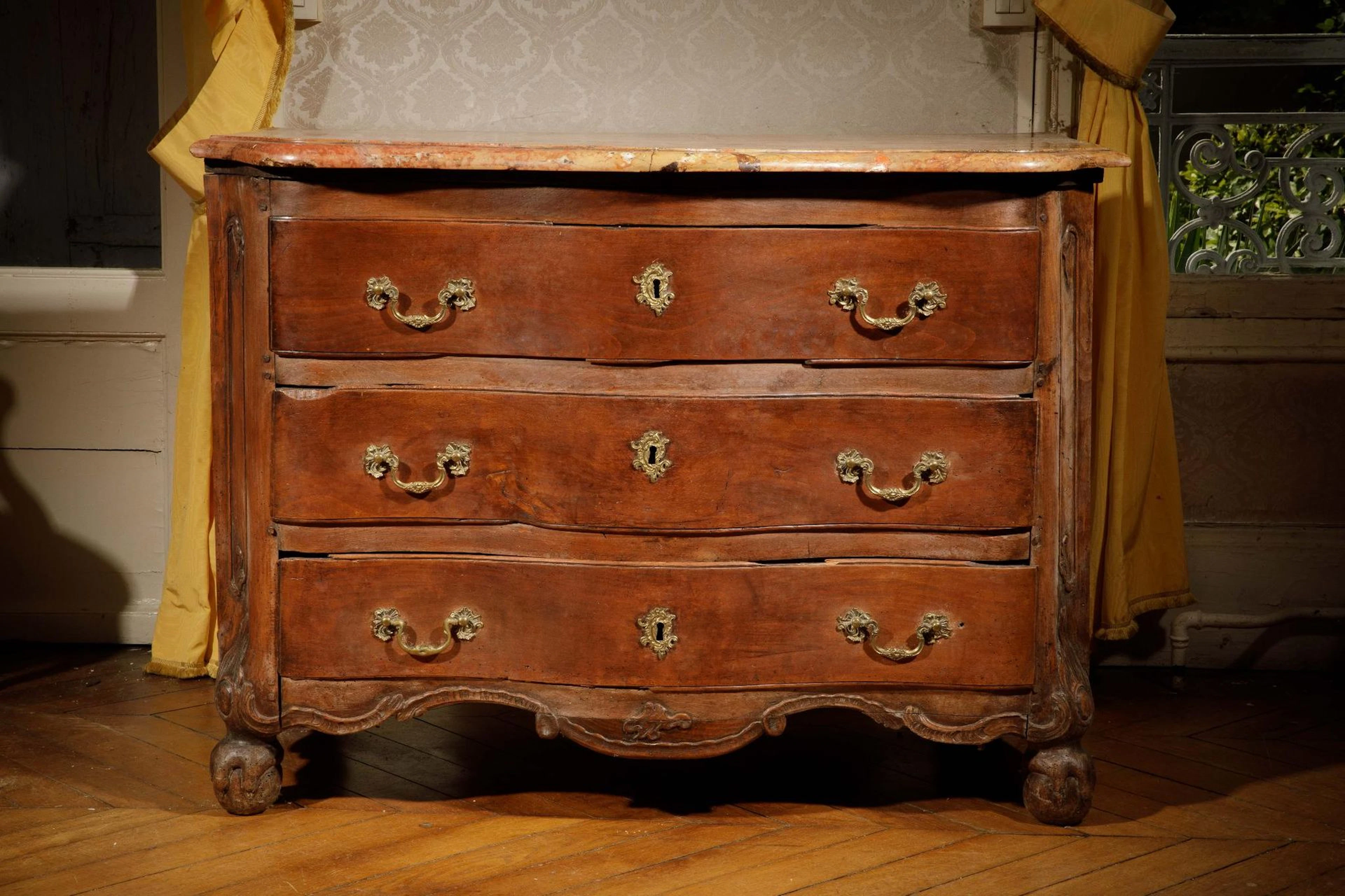 A tomb-shaped chest of drawers made of natural, molded, and - Lot 167