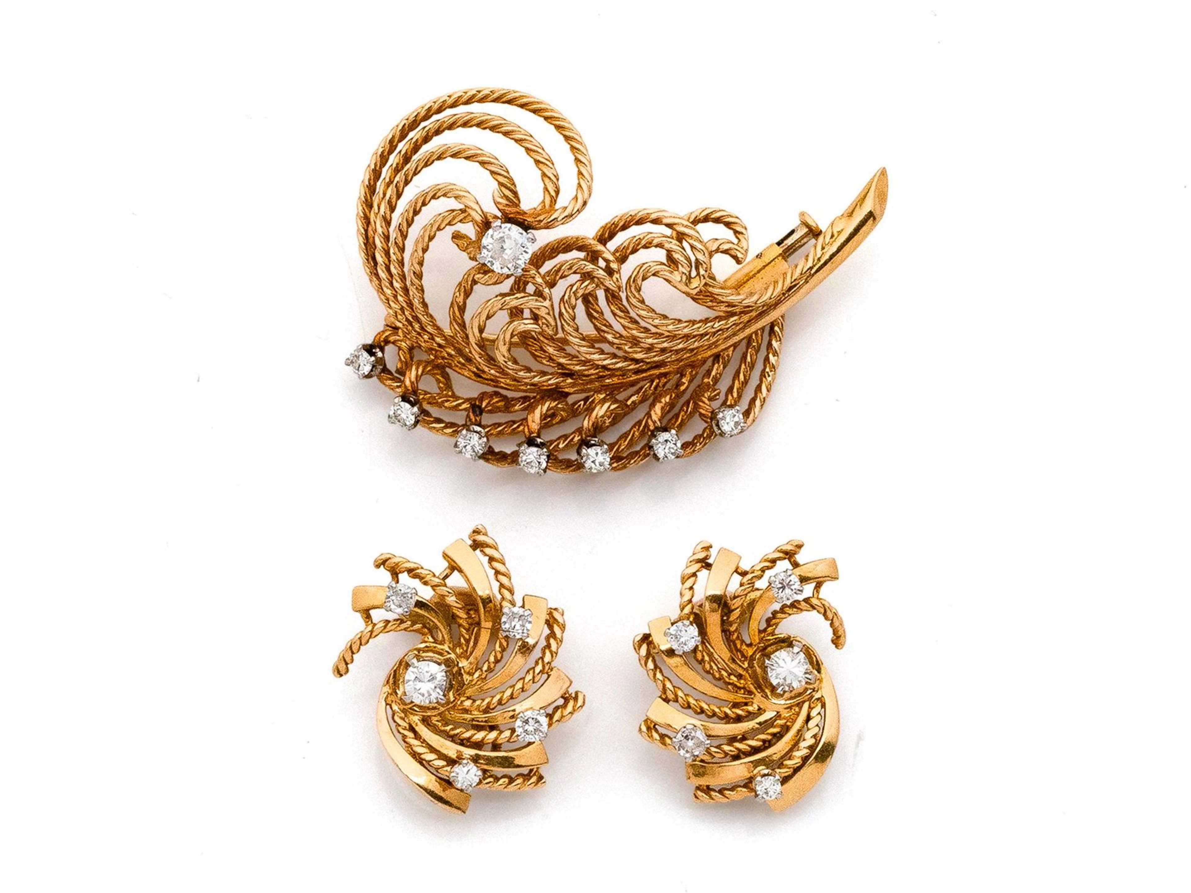 A set made of 750-thousandth gold (twisted) and 850-thousand - Lot 55
