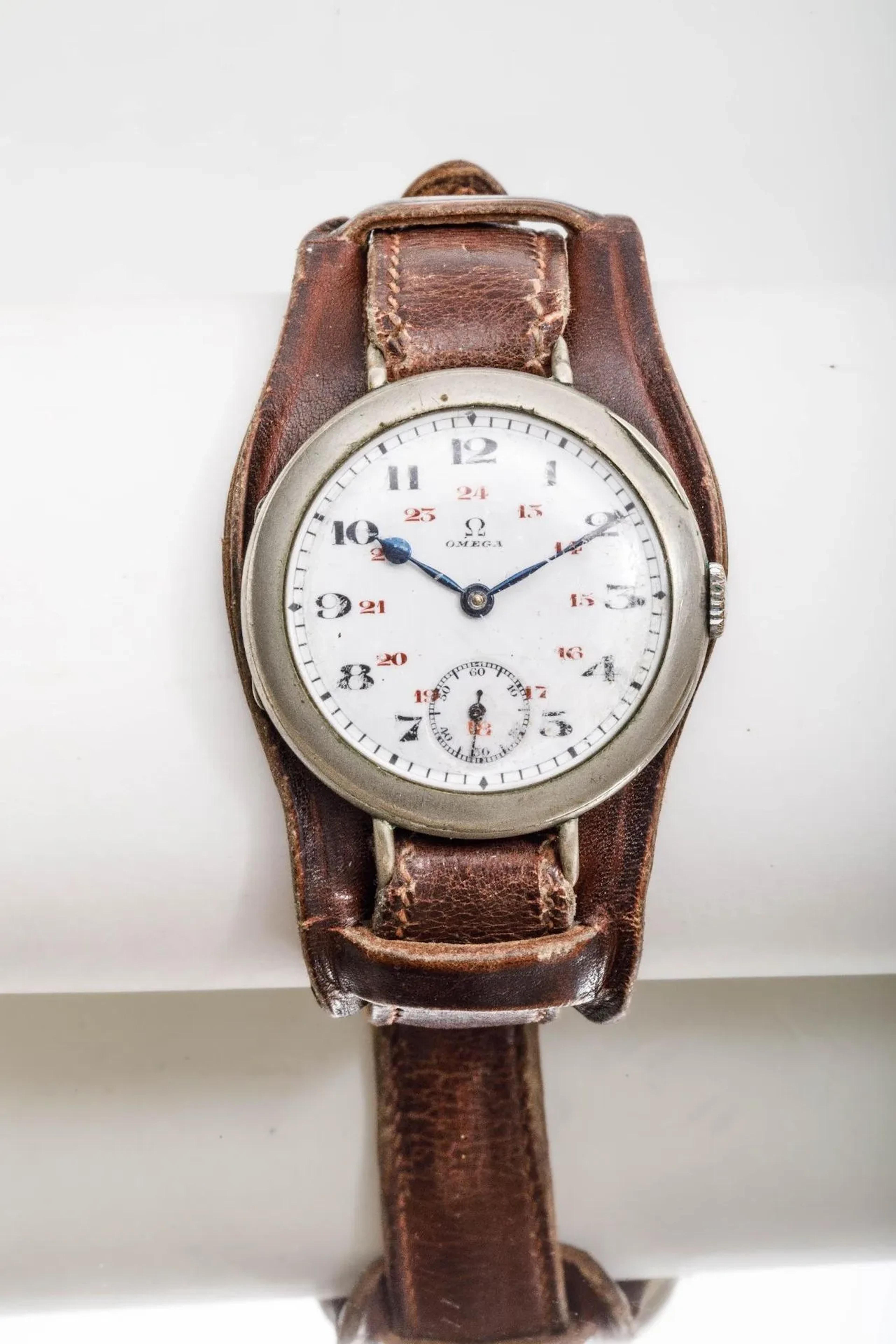 OMEGA - Lot 227
