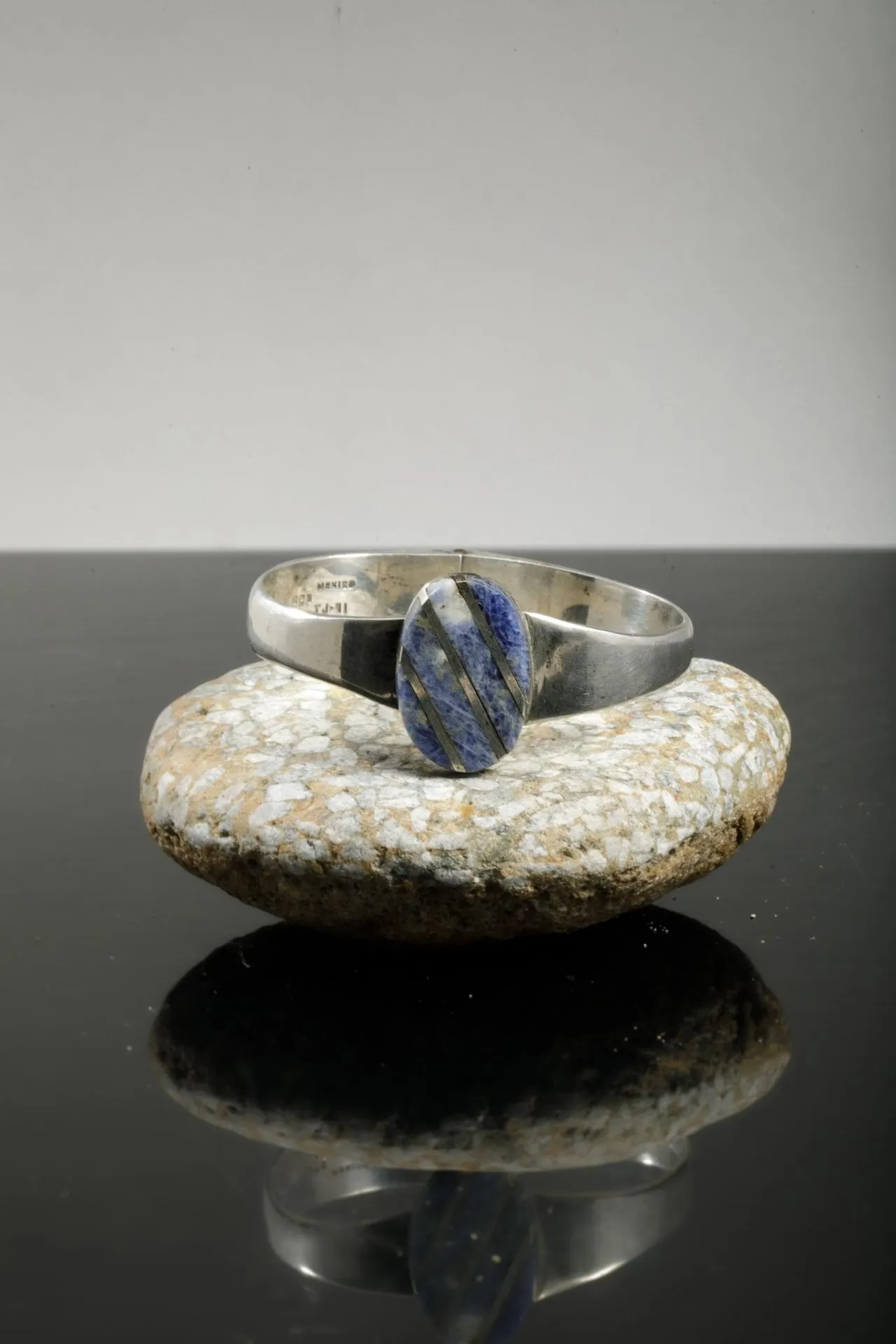 925-millennium silver bracelet set with an oval sodalite int - Lot 79