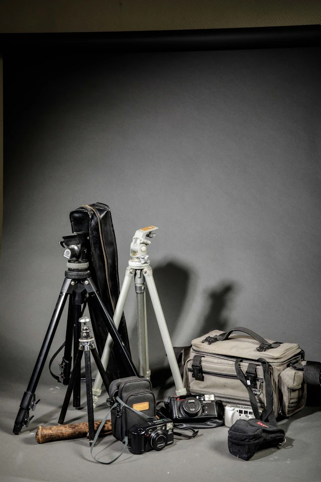 Assorted photography equipment. In a bag: three compact film - Lot 92