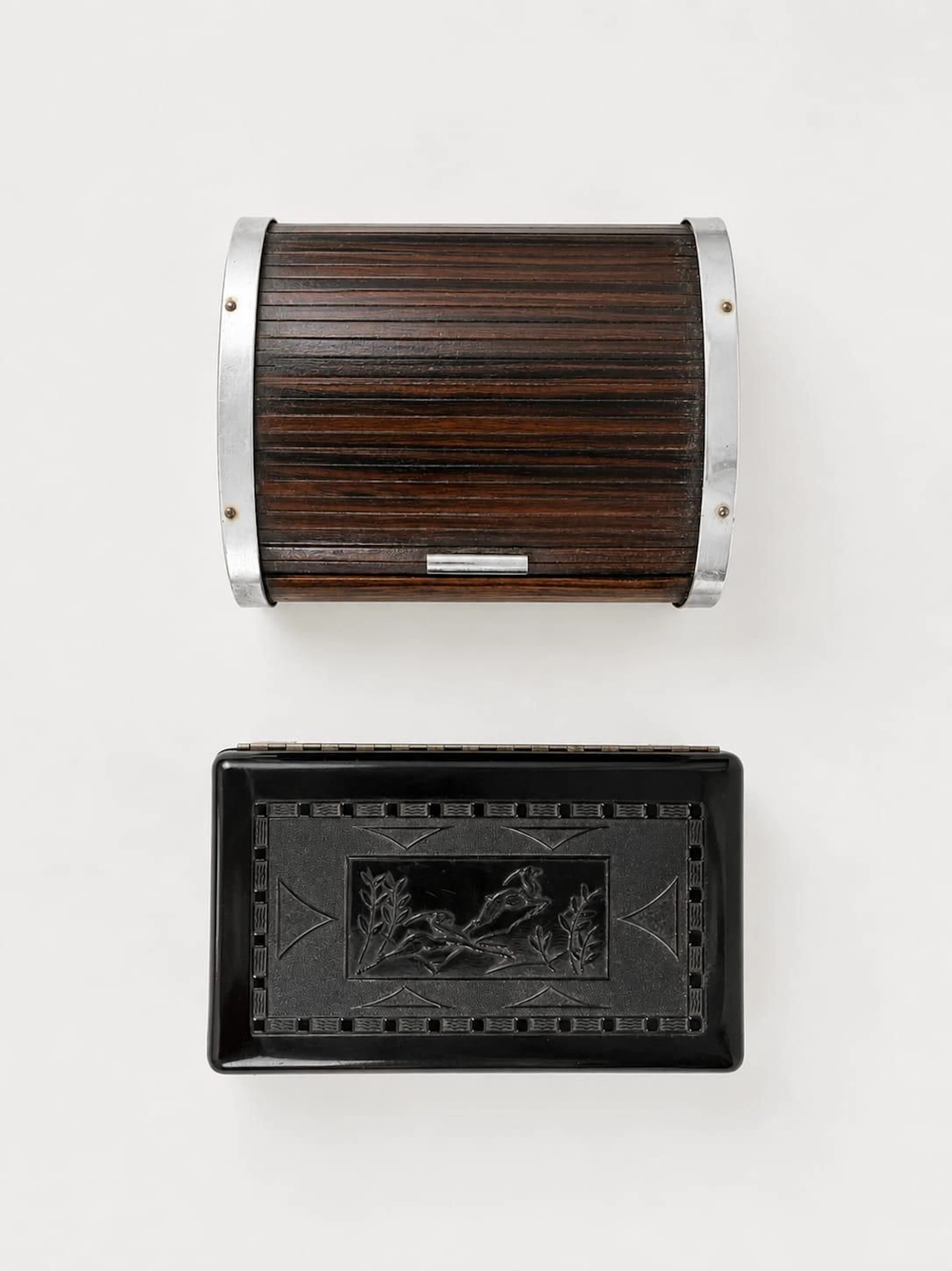 Set of two cigar boxes: one made of veneered wood with a sli - Lot 282