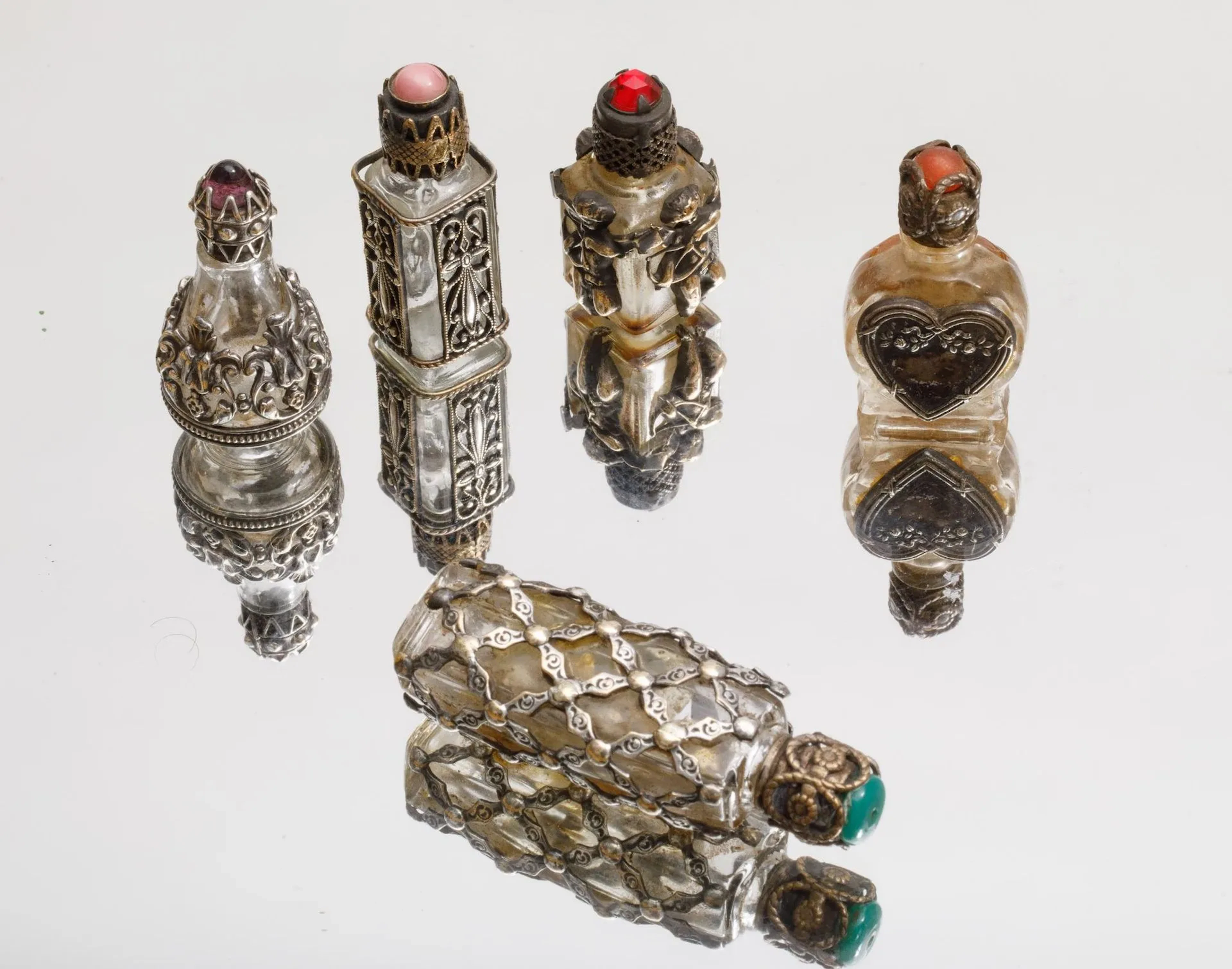 Five small and rare finely chased glass and silver and silve - Lot 259