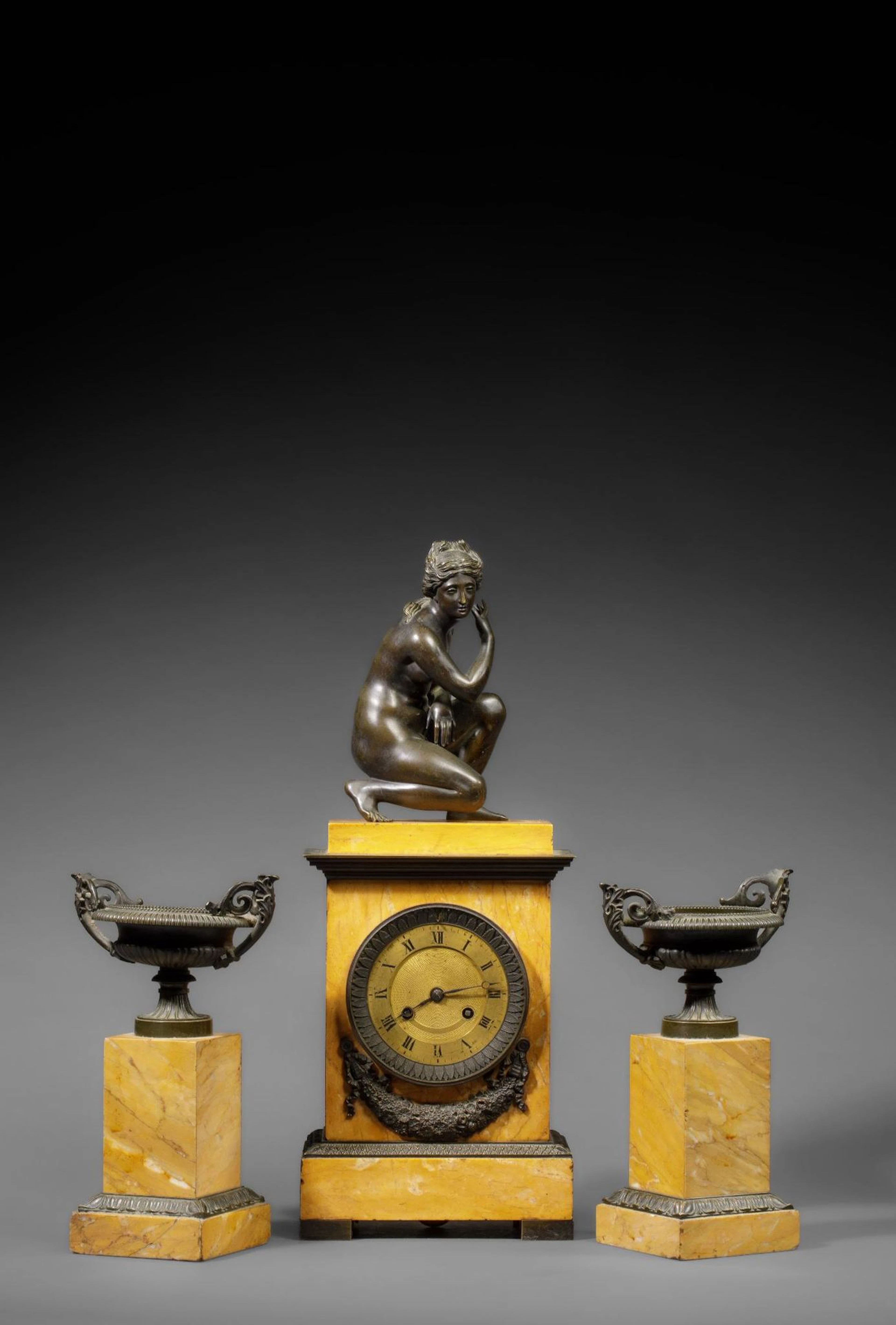 Yellow marble and bronze mantelpiece with a medal-like patin - Lot 266