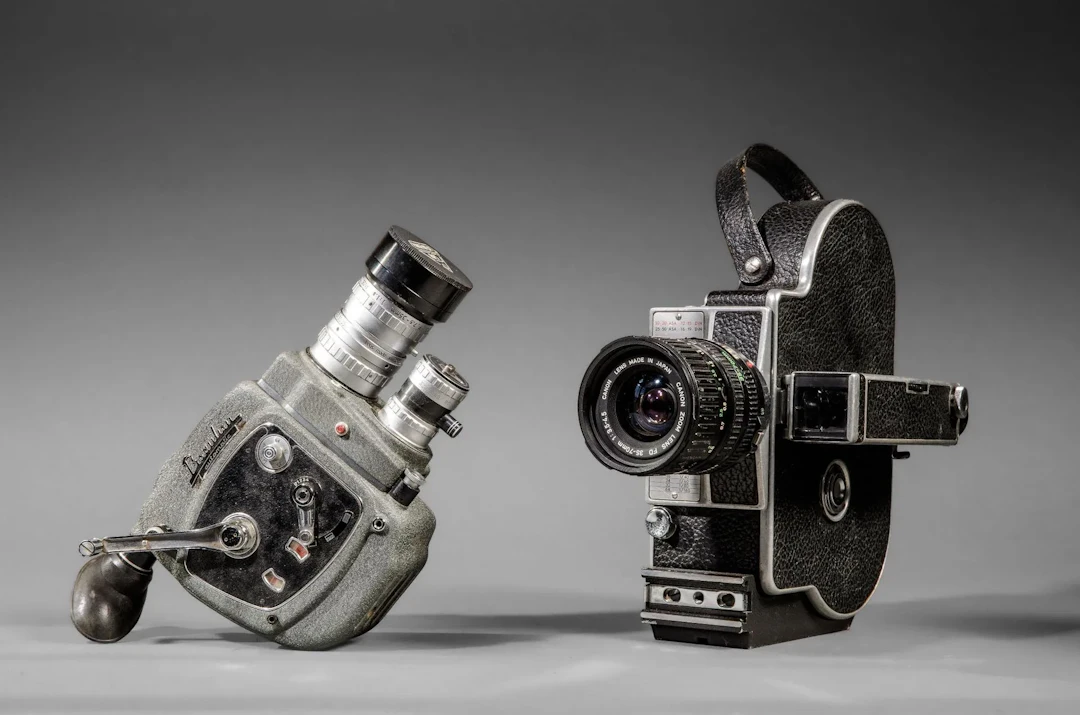 Set of two different cameras. - Lot 62