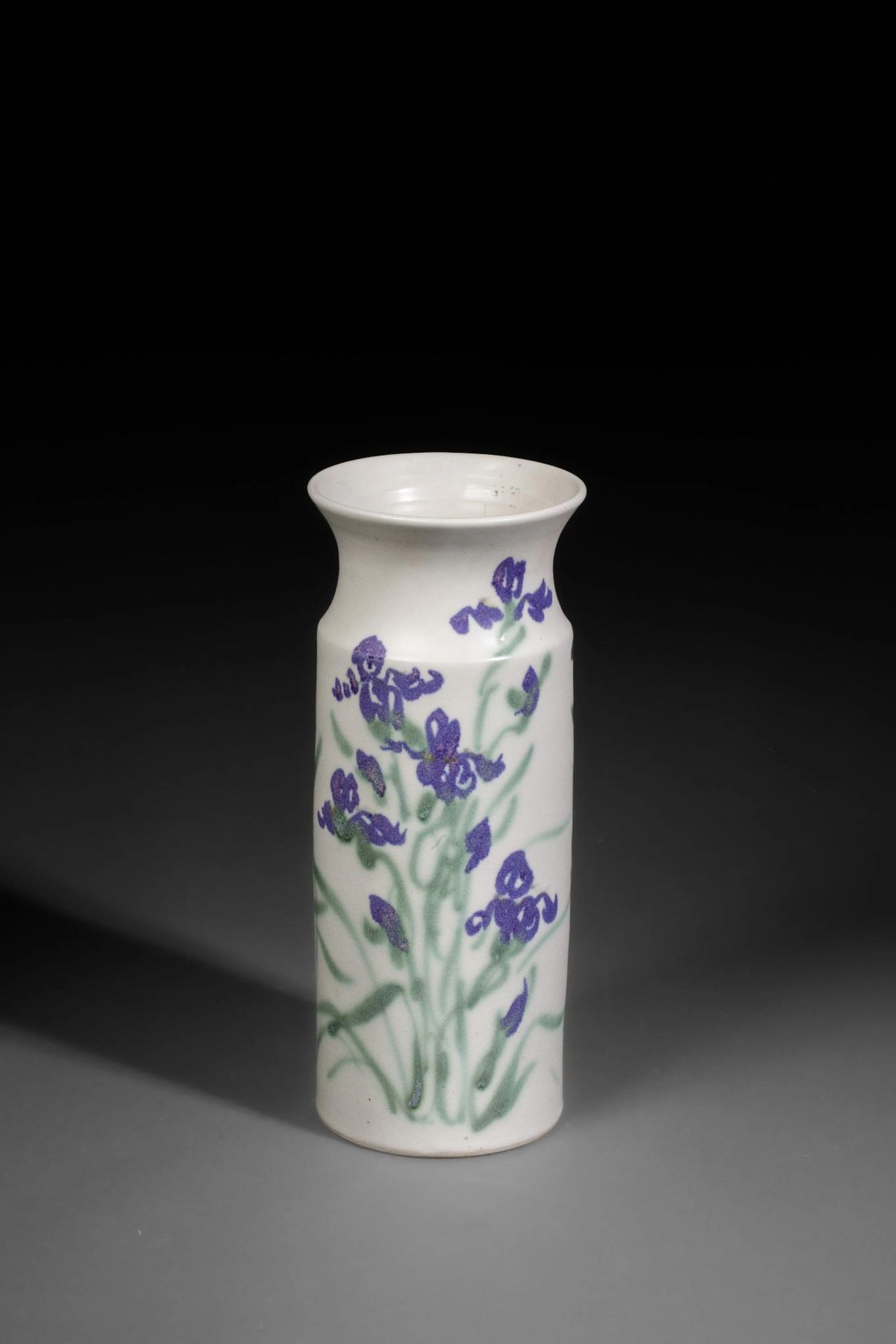 Cylindrical vase with a slightly tapered neck, made of white - Lot 261