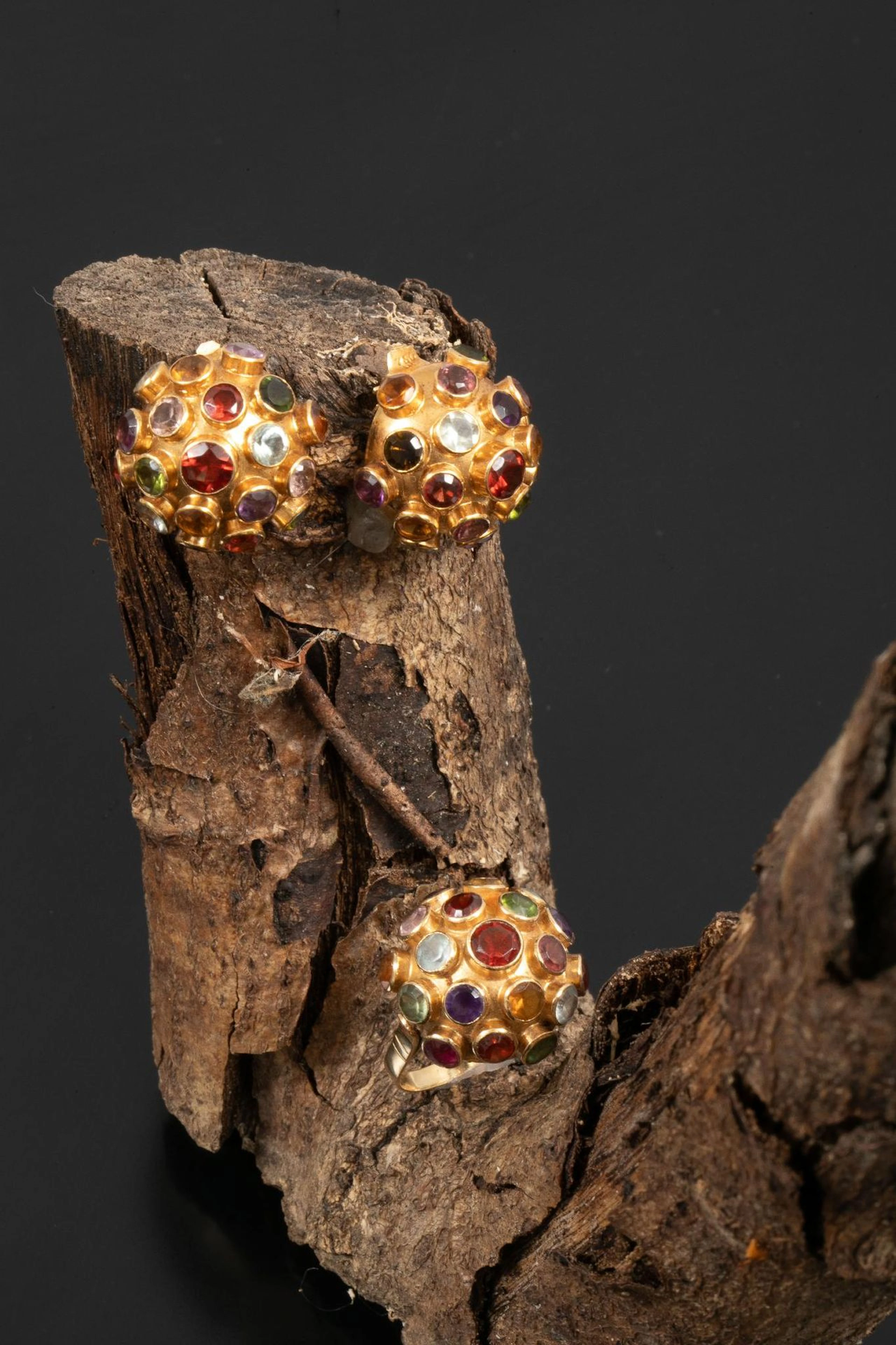 Set comprising a ring and a pair of ear clips in yellow gold - Lot 225
