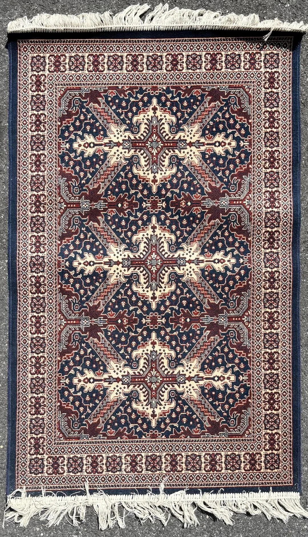 Wool and silk prayer rug with blue background and cream and - Lot 159