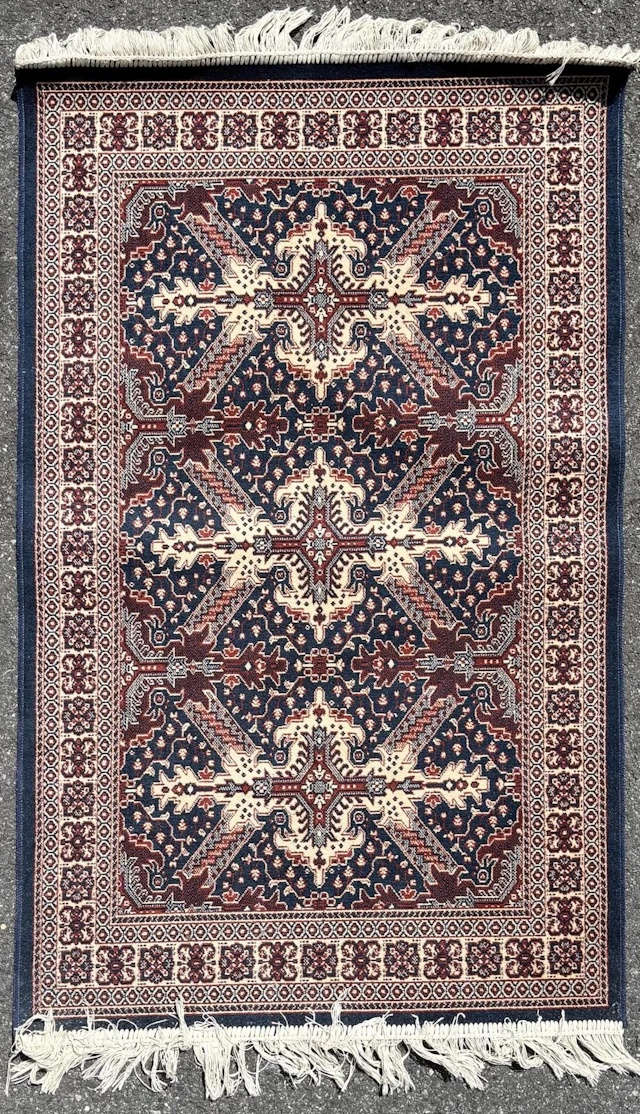 Wool and silk prayer rug with blue background and cream and - Lot 159