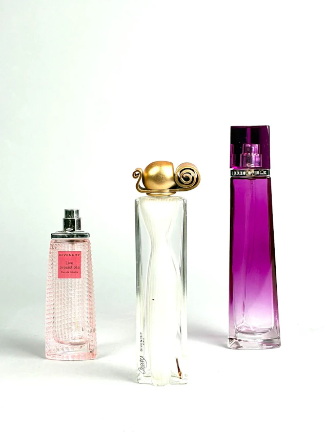 GIVENCHY - Lot 16