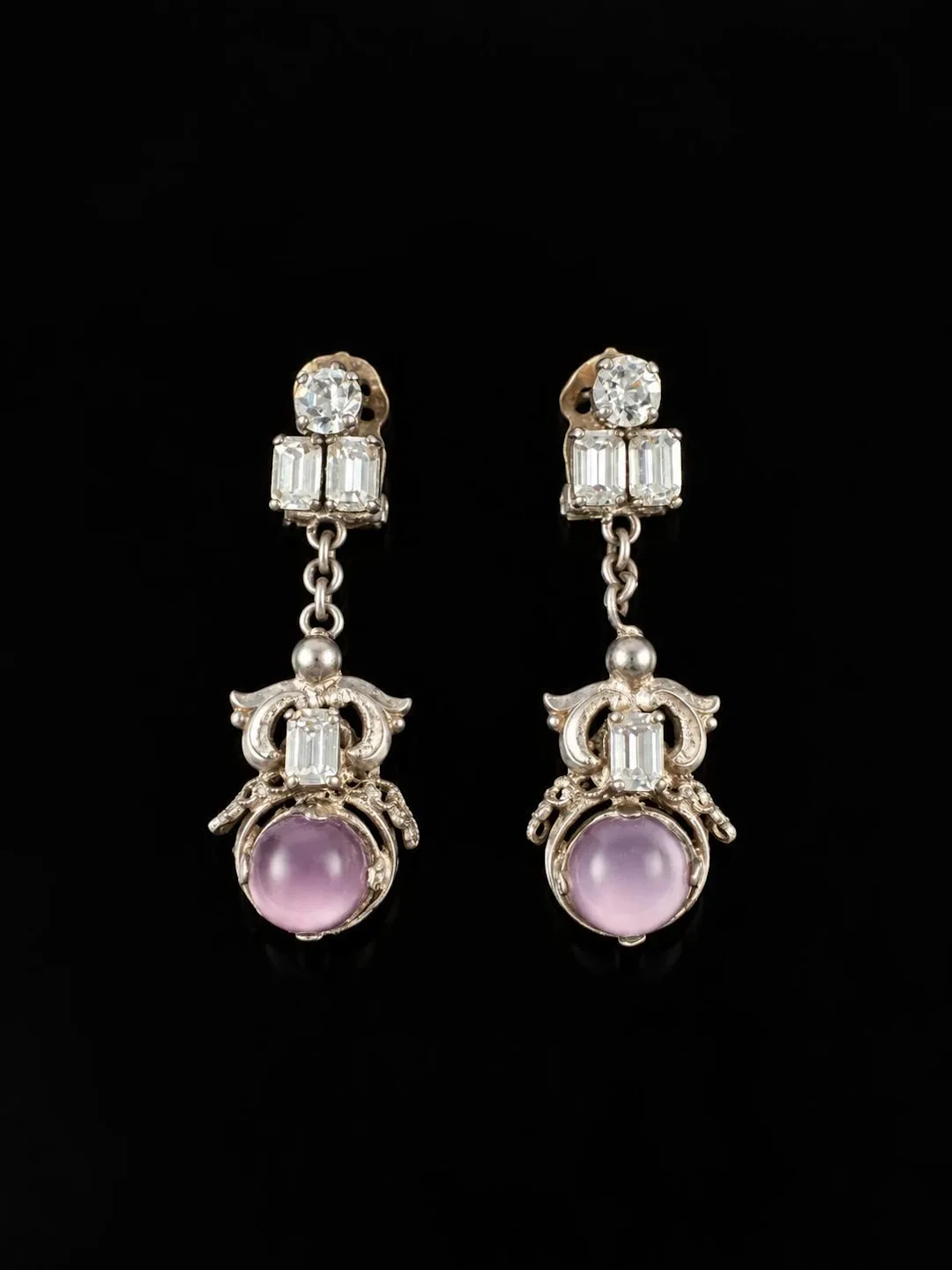 Pair of silver plated dangling ear clips adorned with rhines - Lot 43