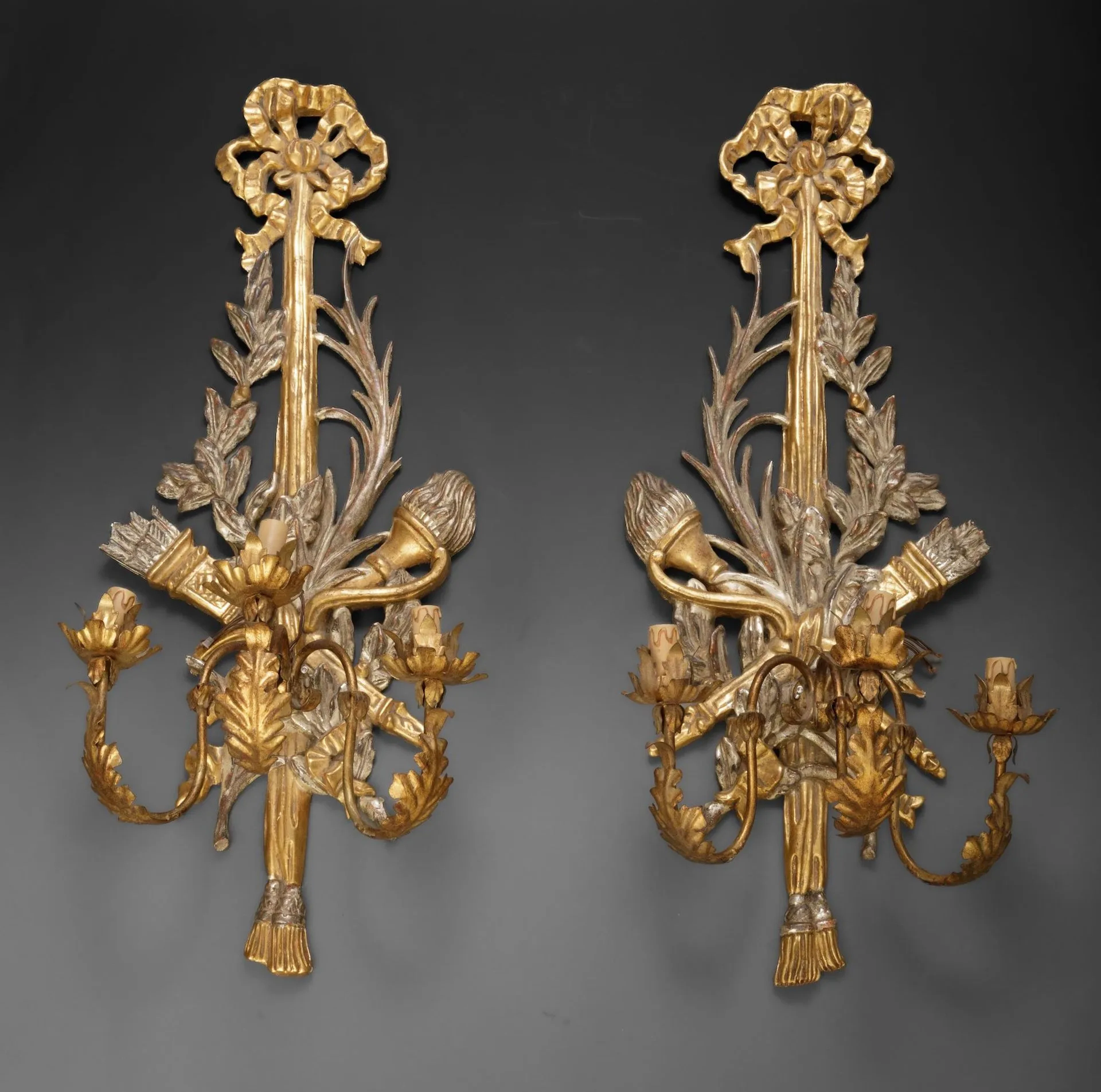 Pair of large gilded and silvered wooden sconces decorated w - Lot 166