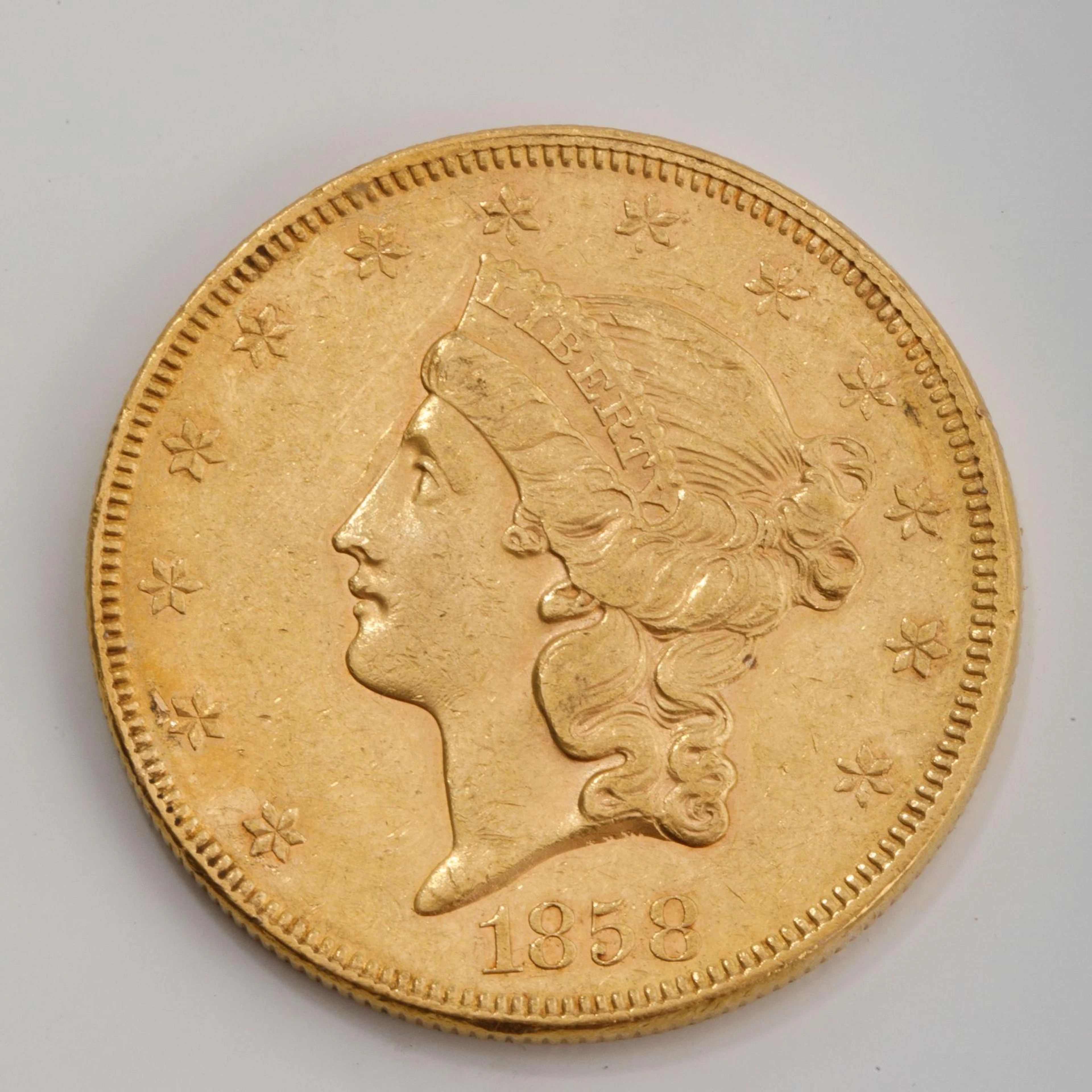 A 1858 $20 gold coin. Weight: 33.52 g - Lot 10