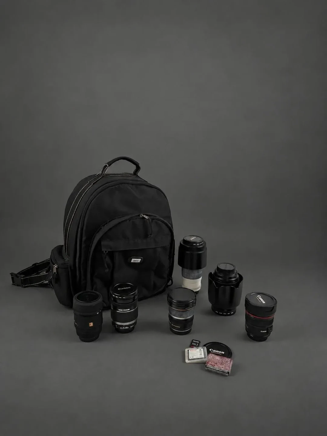 A set of six different lenses, including five Canon lenses: - Lot 88