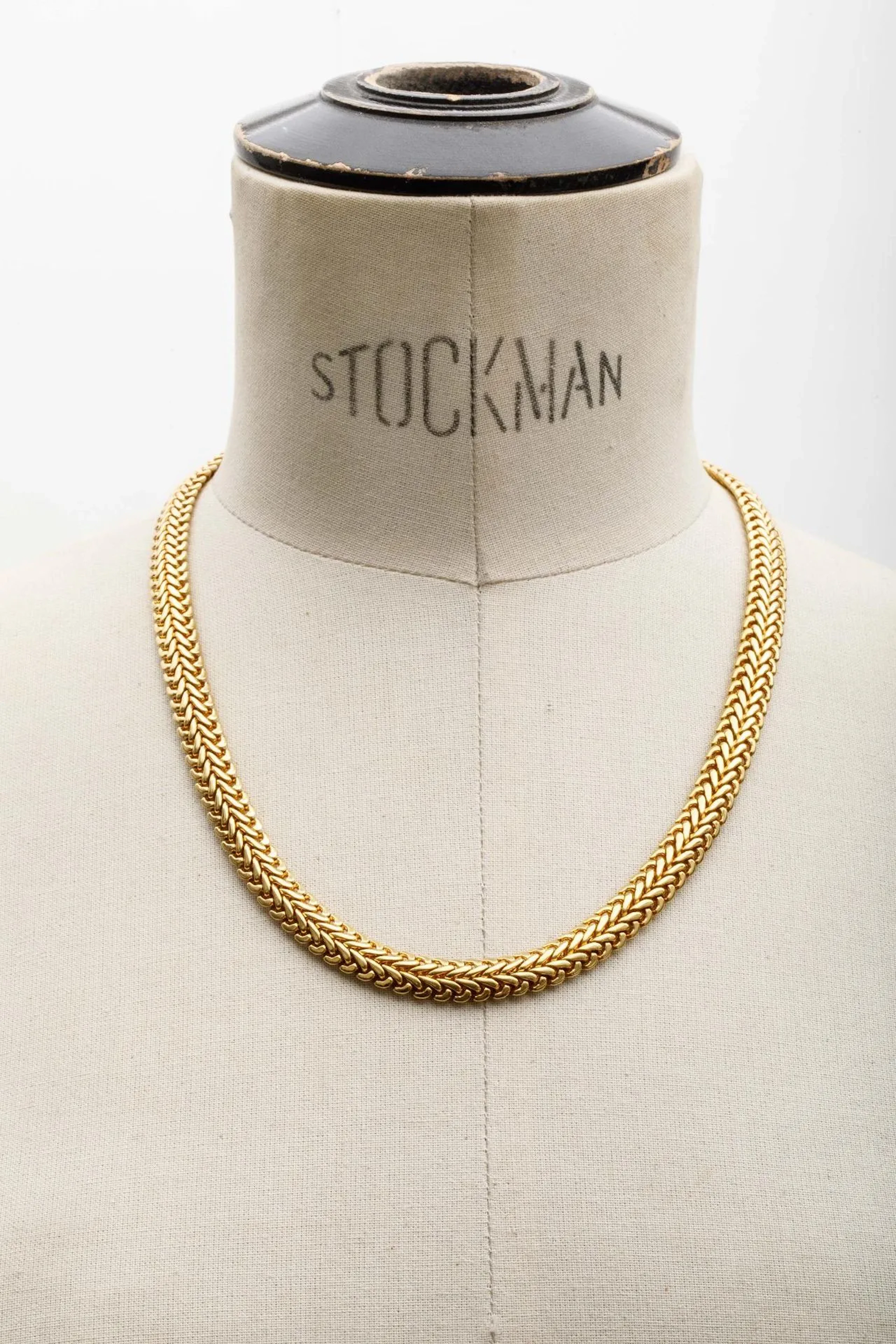 Gold-plated metal necklace with flat palm-style link and lob - Lot 145